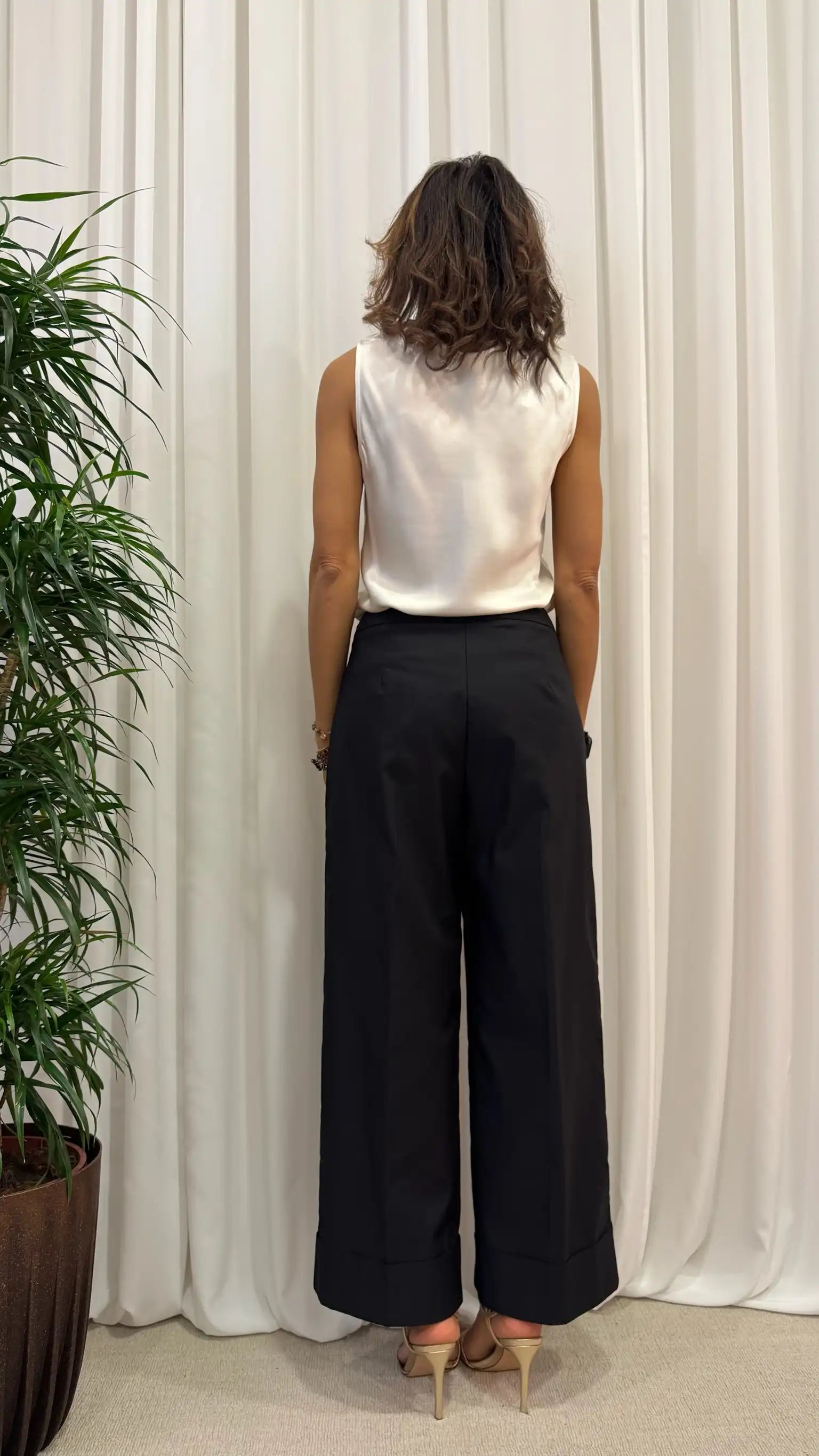 TROUSERS WITH PLEATS 