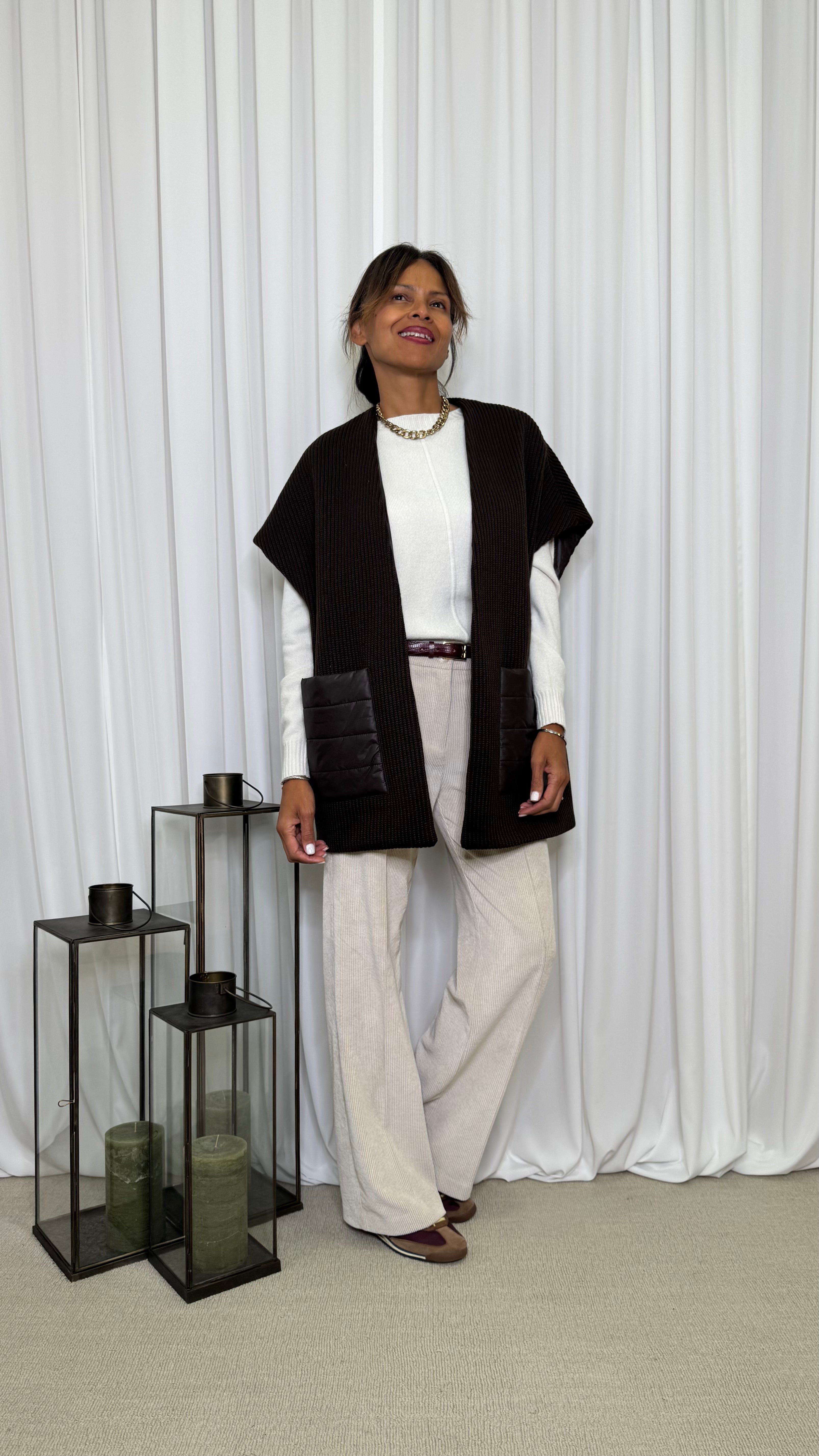 GILET CON PARTICOLARI TASCONI IN PIUMINO