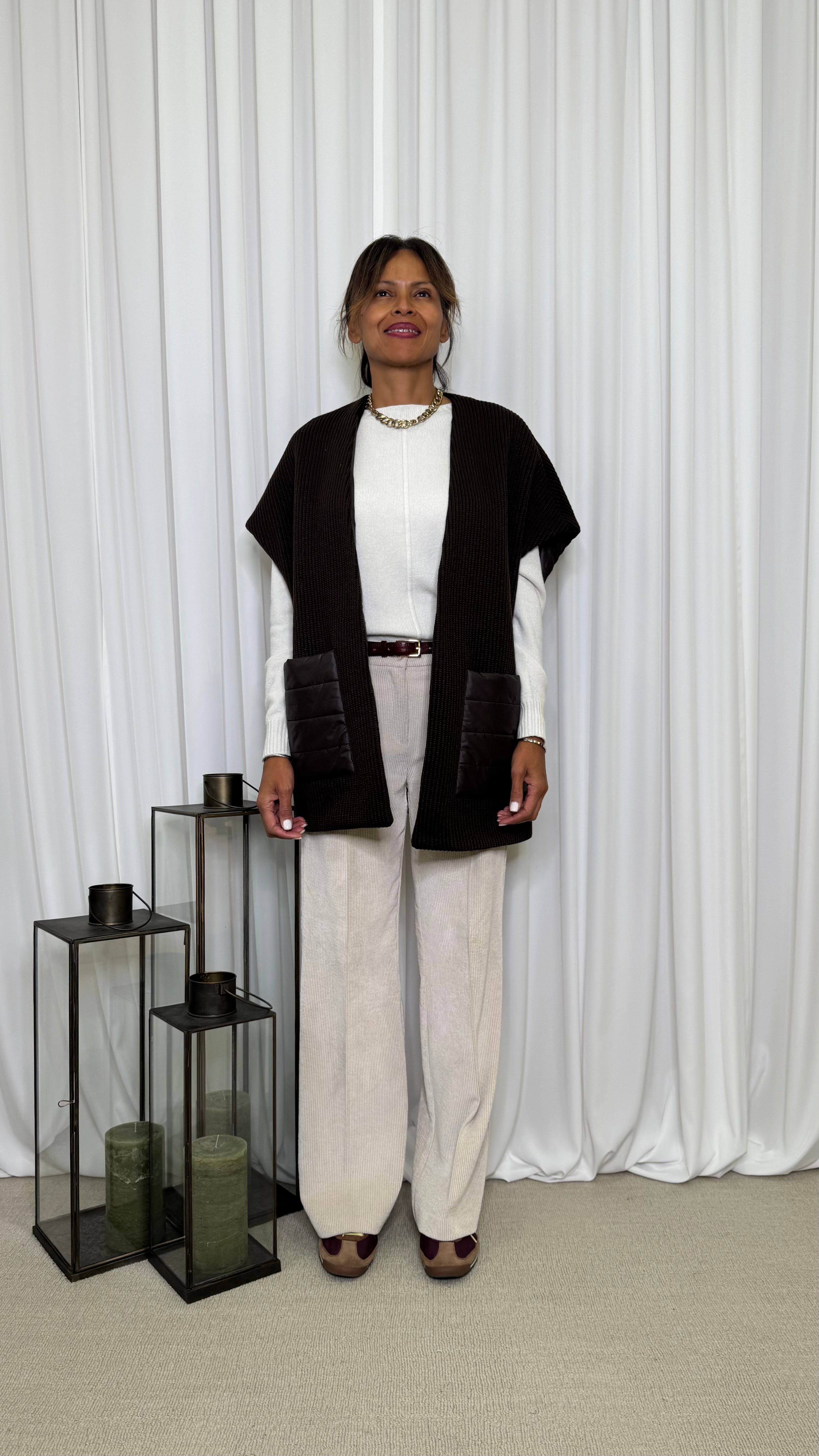 GILET CON PARTICOLARI TASCONI IN PIUMINO