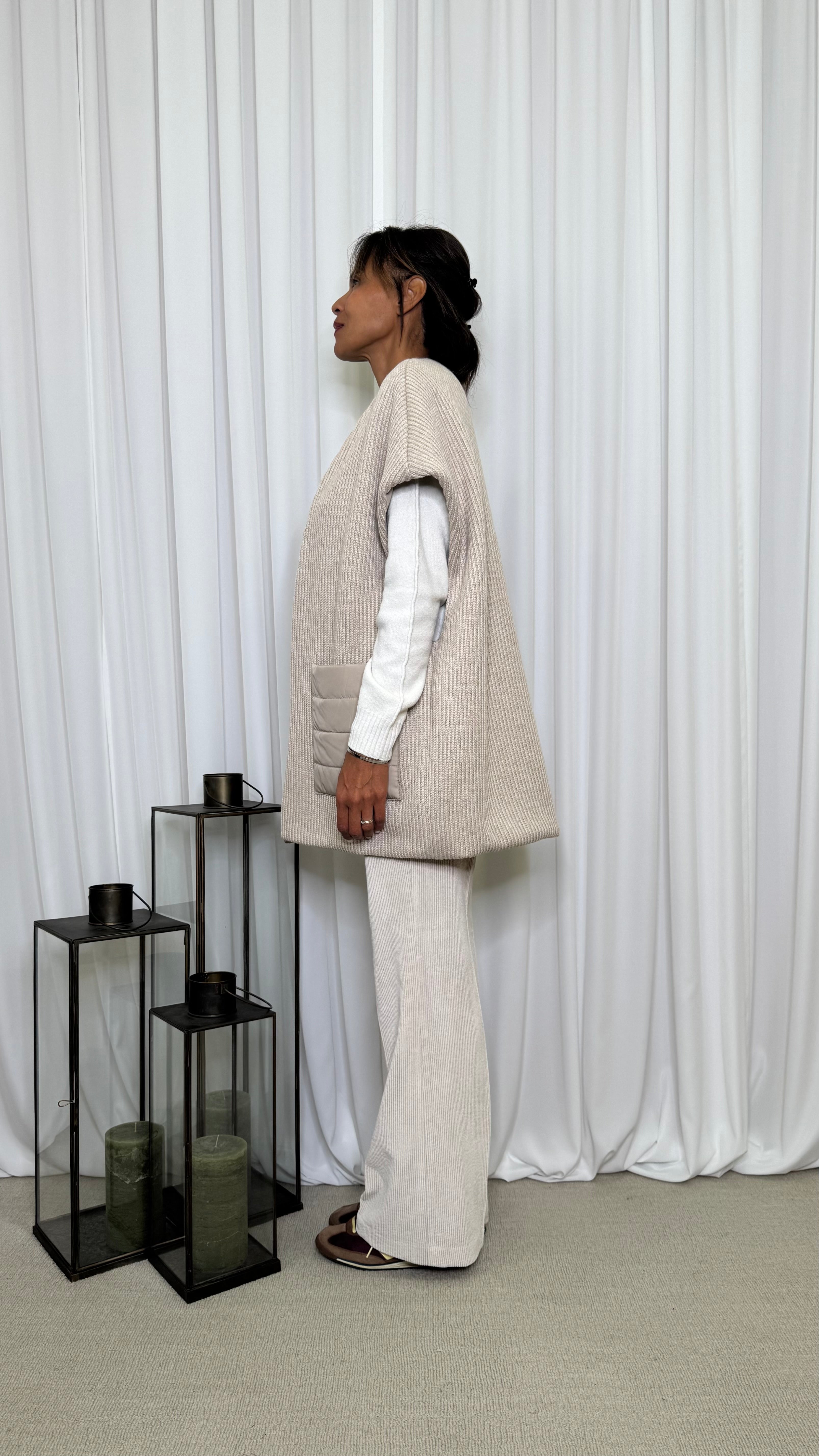 GILET CON PARTICOLARI TASCONI IN PIUMINO