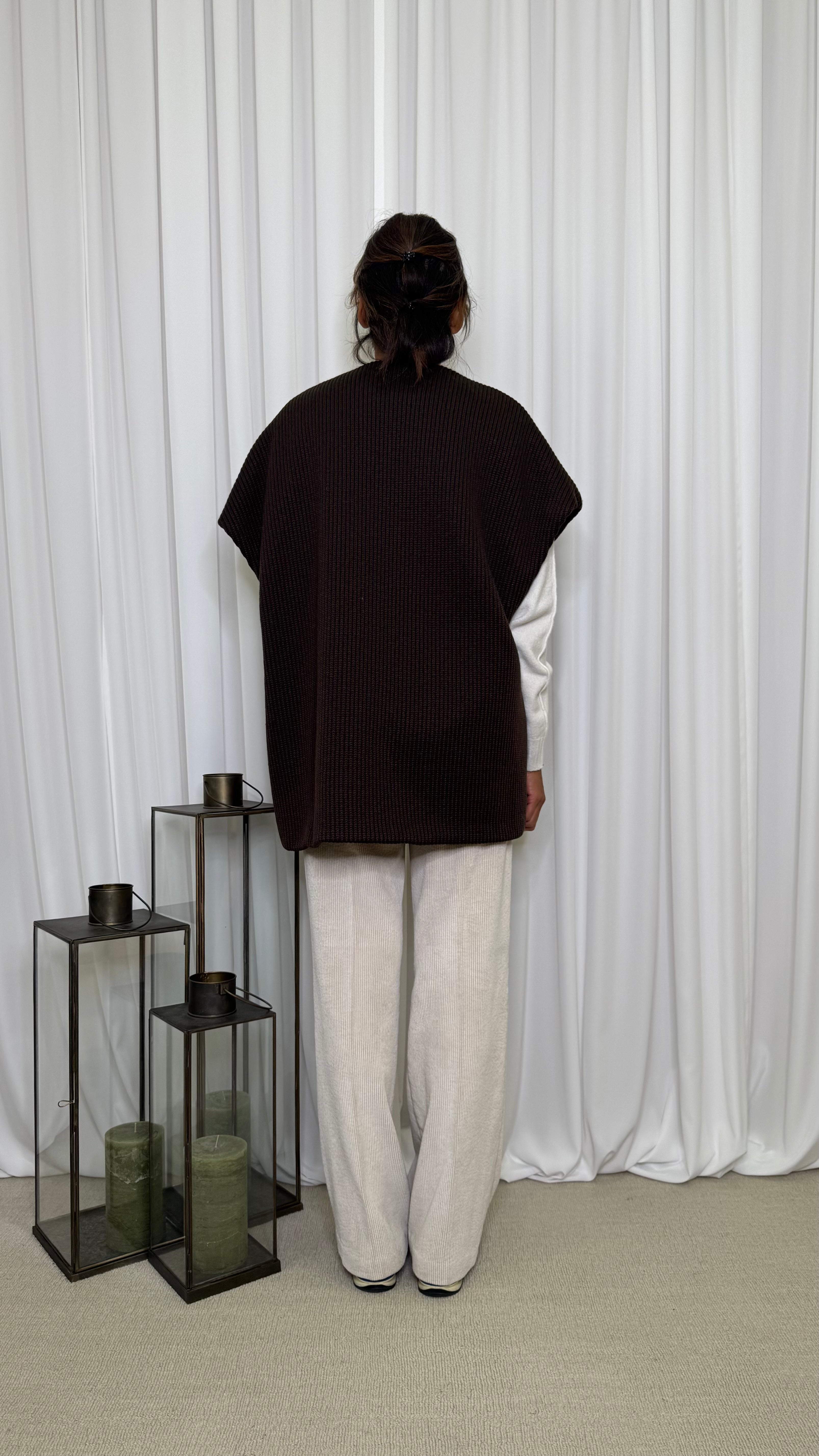 GILET CON PARTICOLARI TASCONI IN PIUMINO