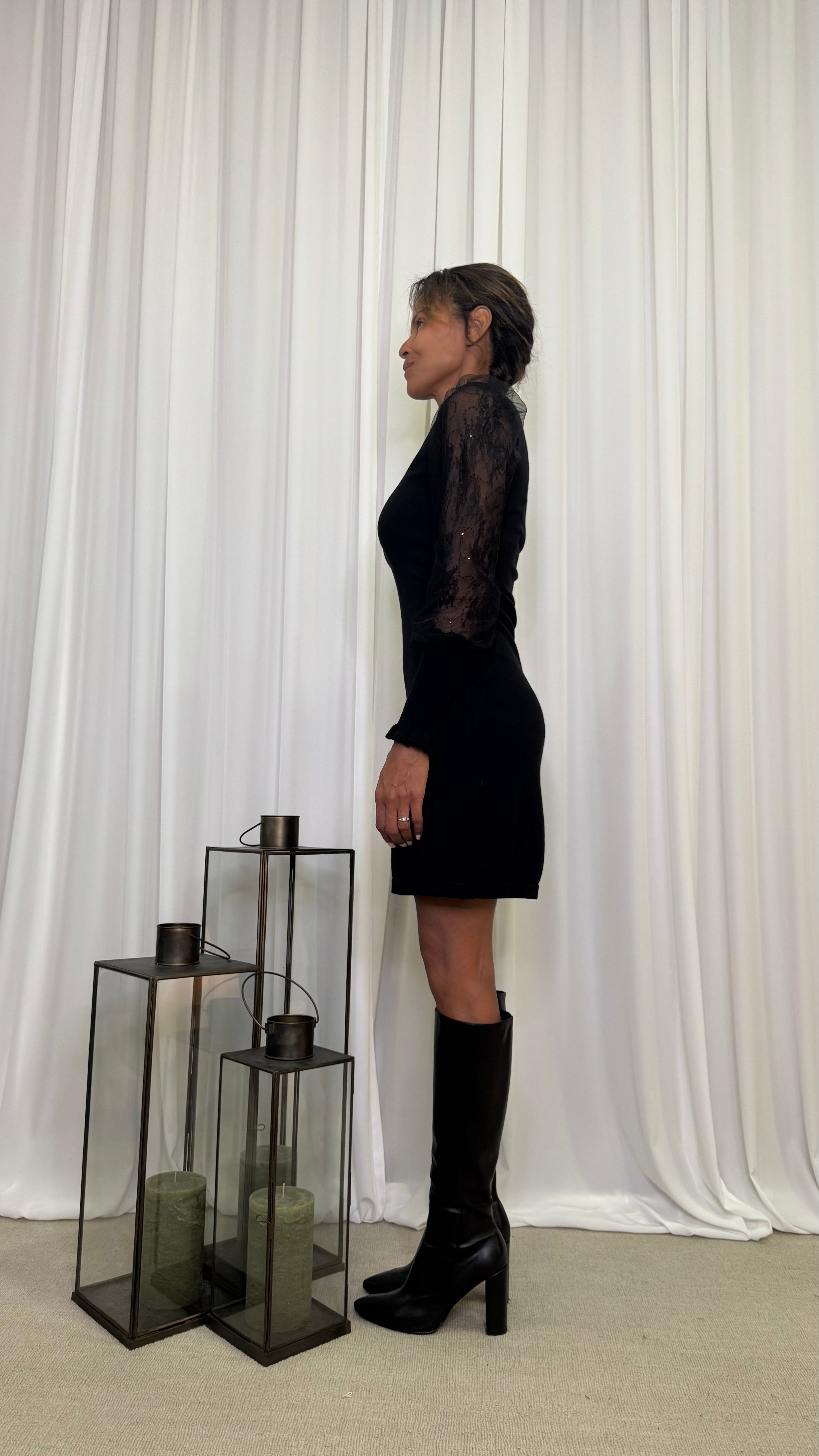 ABITO CON MANICHE DI TULLE