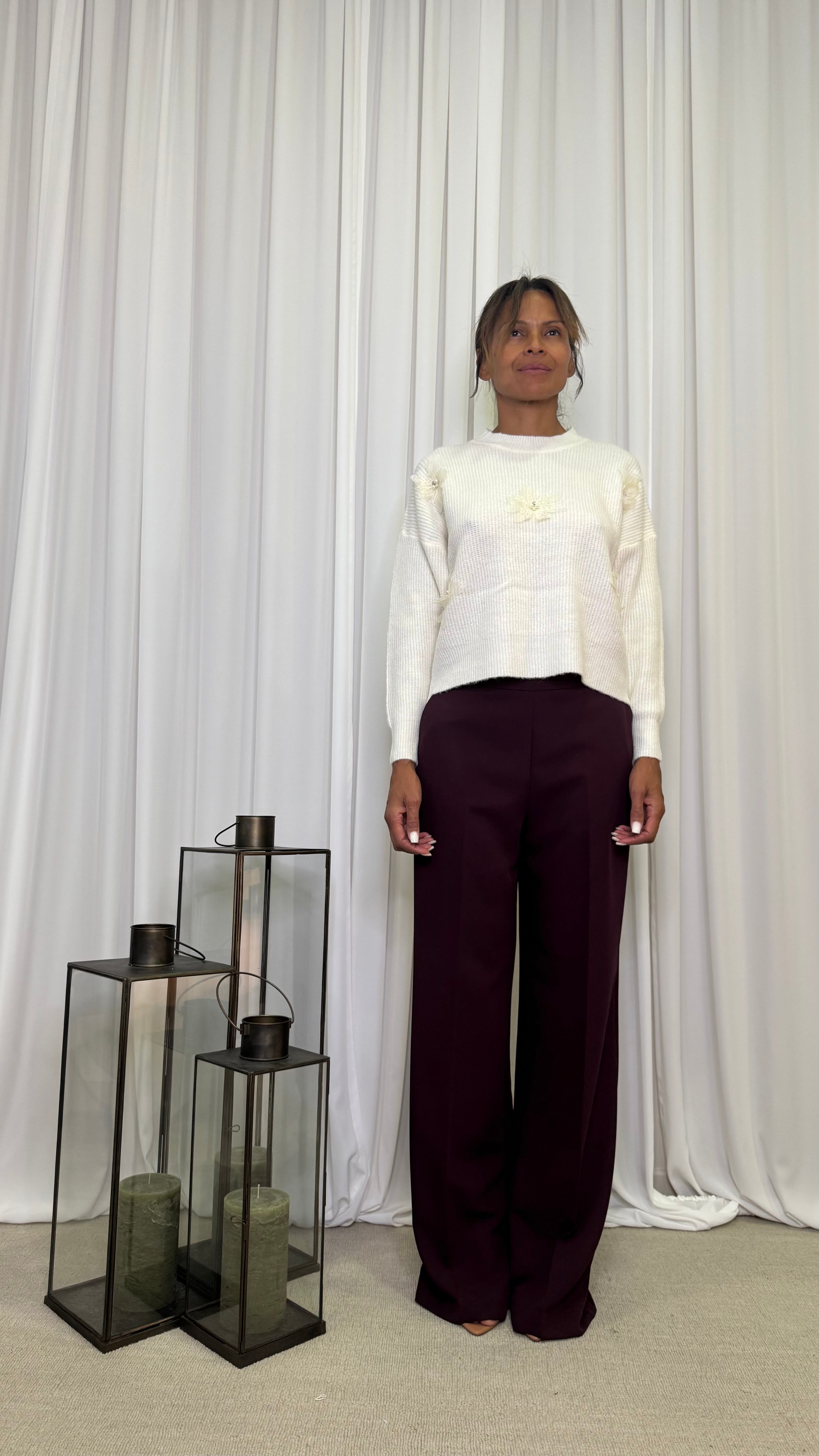 MAGLIA CON APPLICAZIONI FIORI IN TULLE