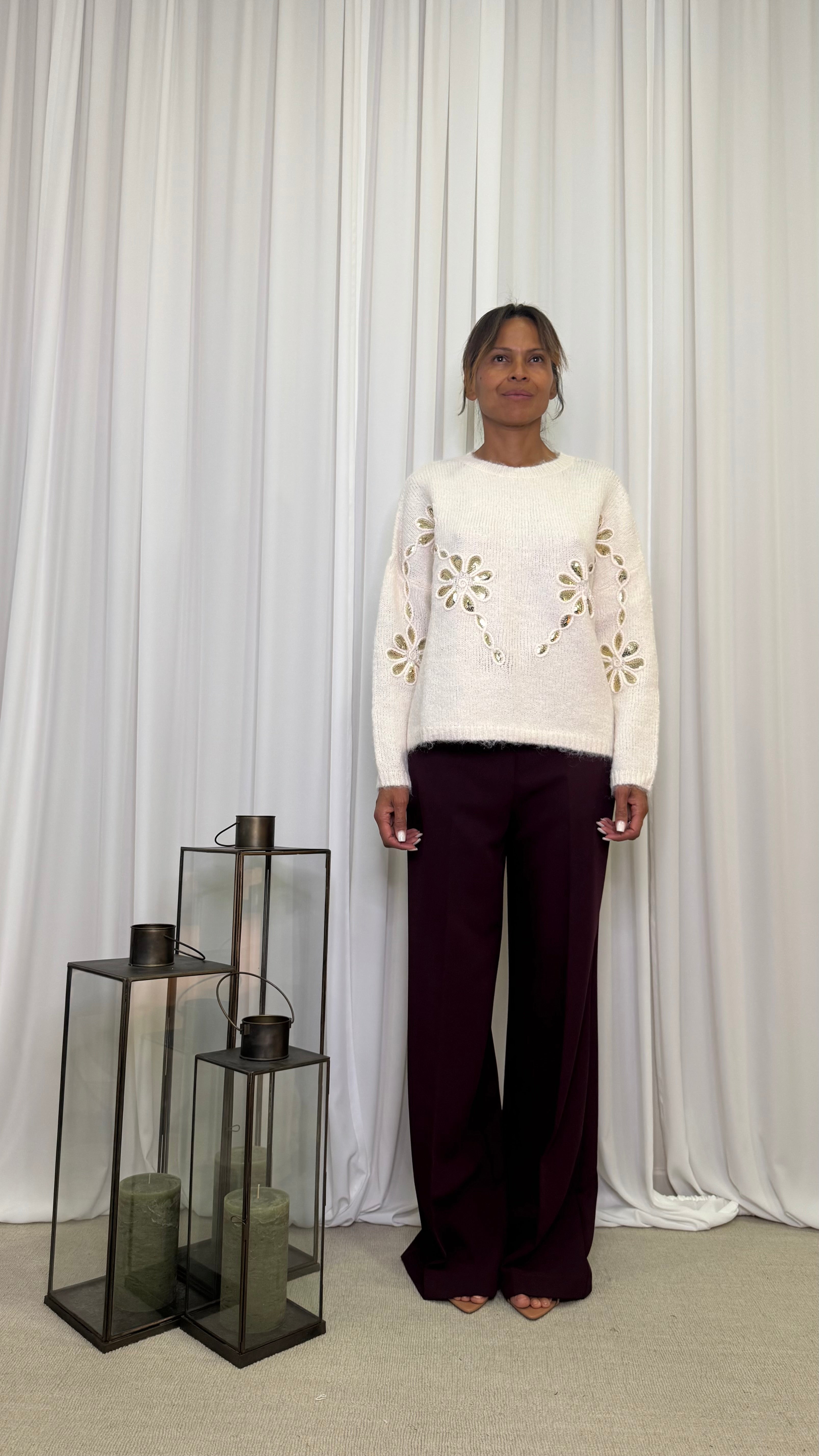 MAGLIA CON FIORI PAILLETTES