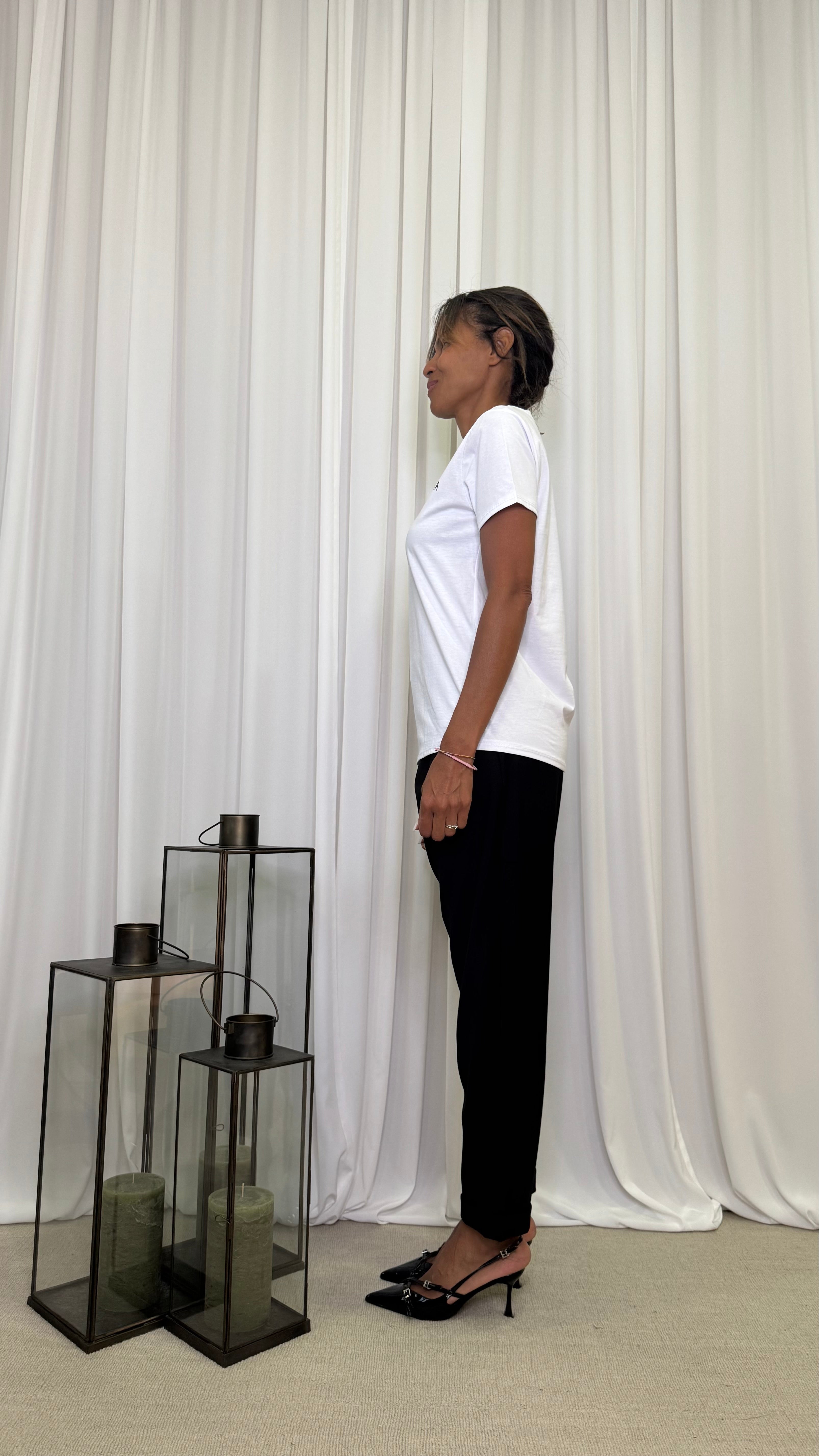 T-SHIRT BIANCA CON RICAMO SCRITTA
