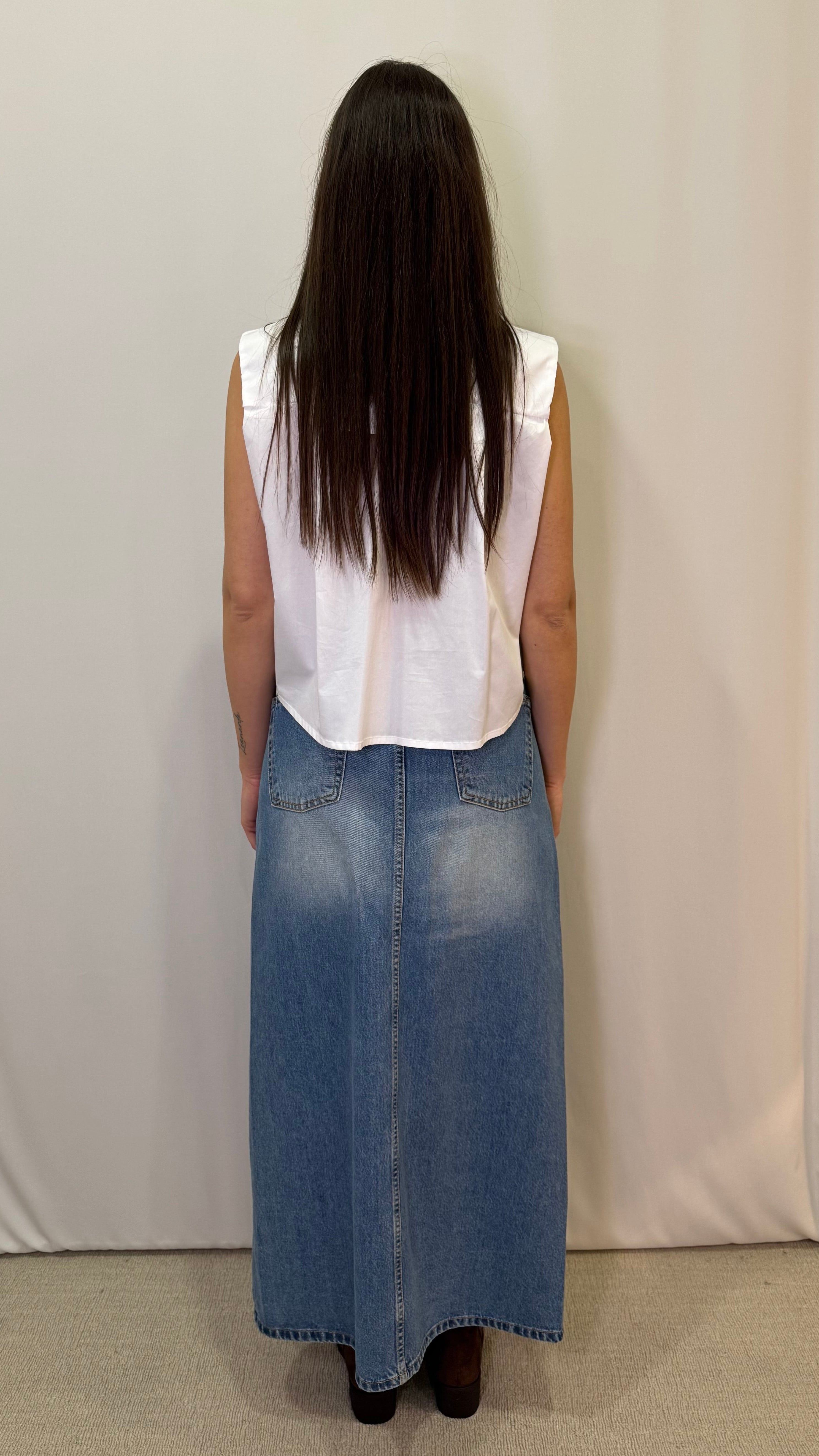 DENIM SKIRT WITH FRONT SPLIT AND RHINESTONE 