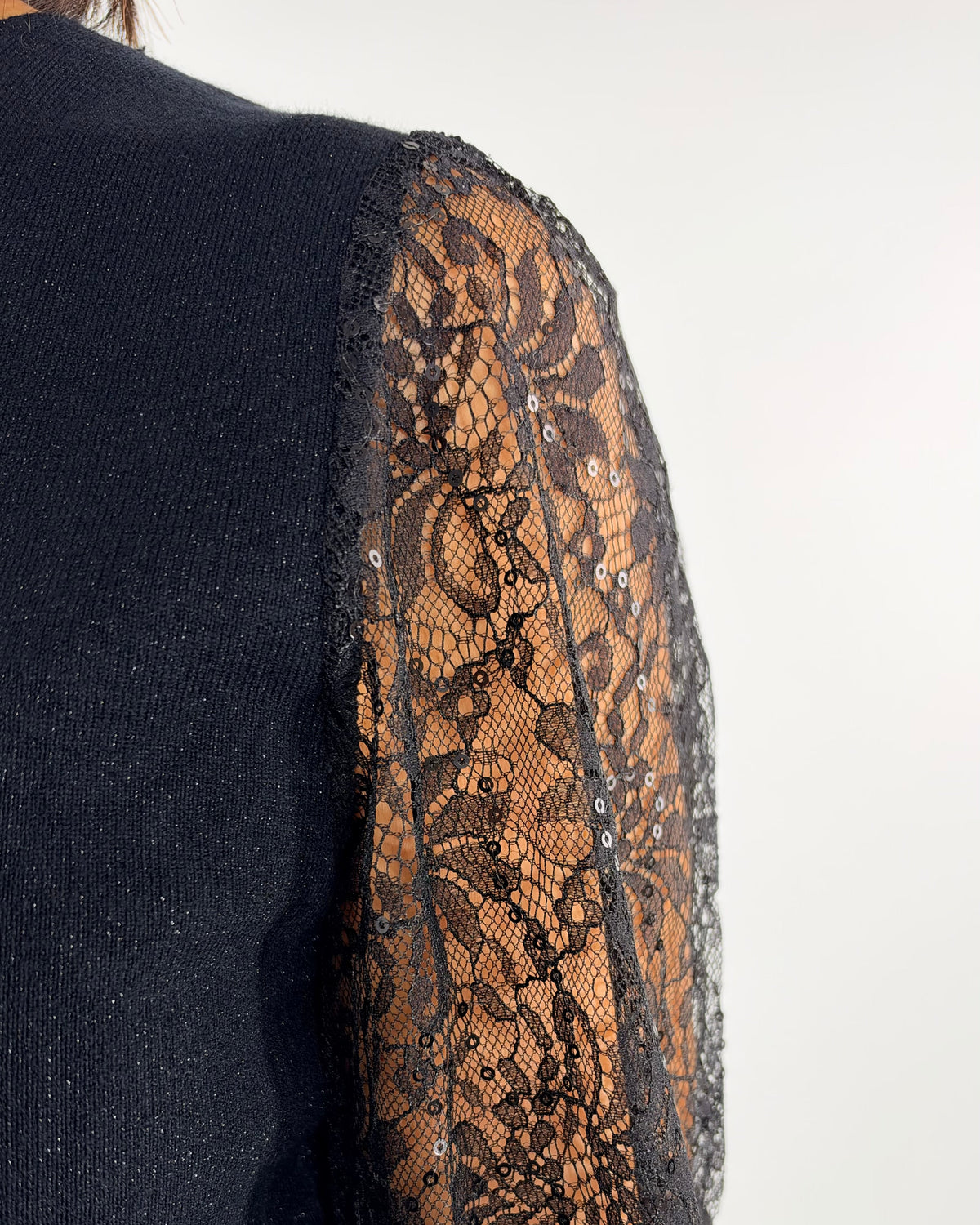 MAGLIA CON MANICHE IN PIZZO