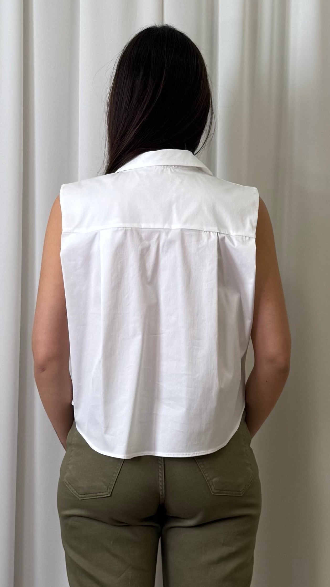 SLEEVELESS SHIRT