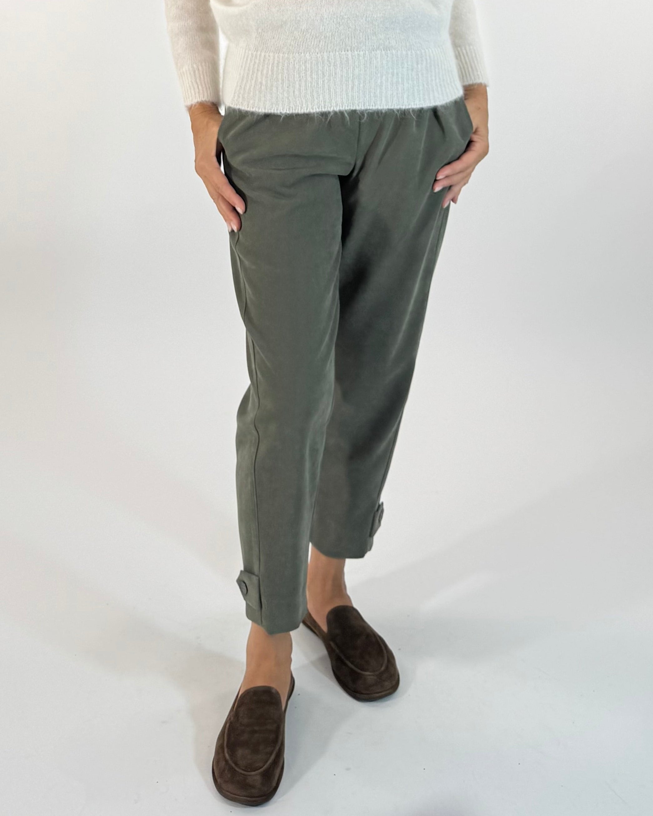PANTALONE CON BOTTONCINI