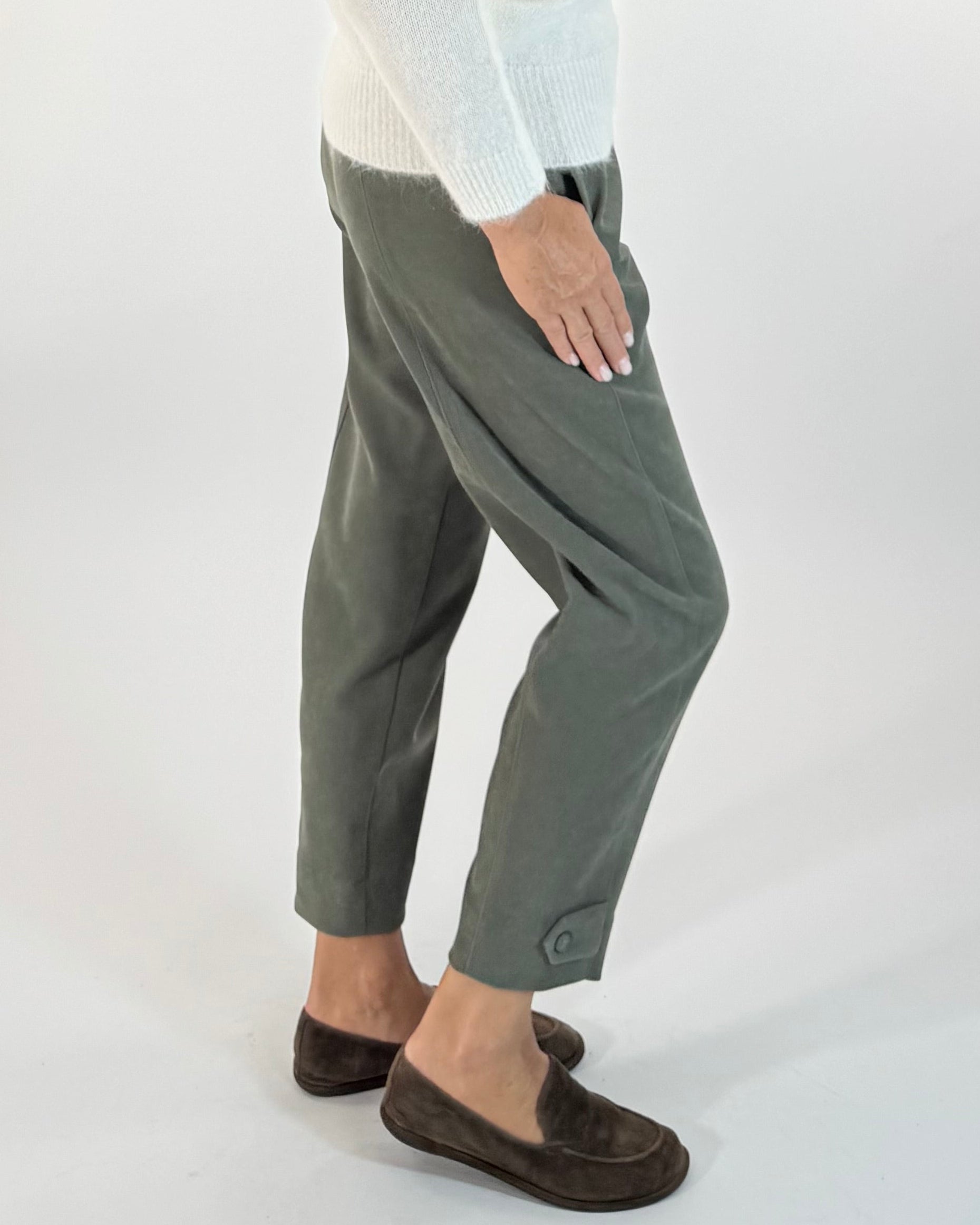 PANTALONE CON BOTTONCINI