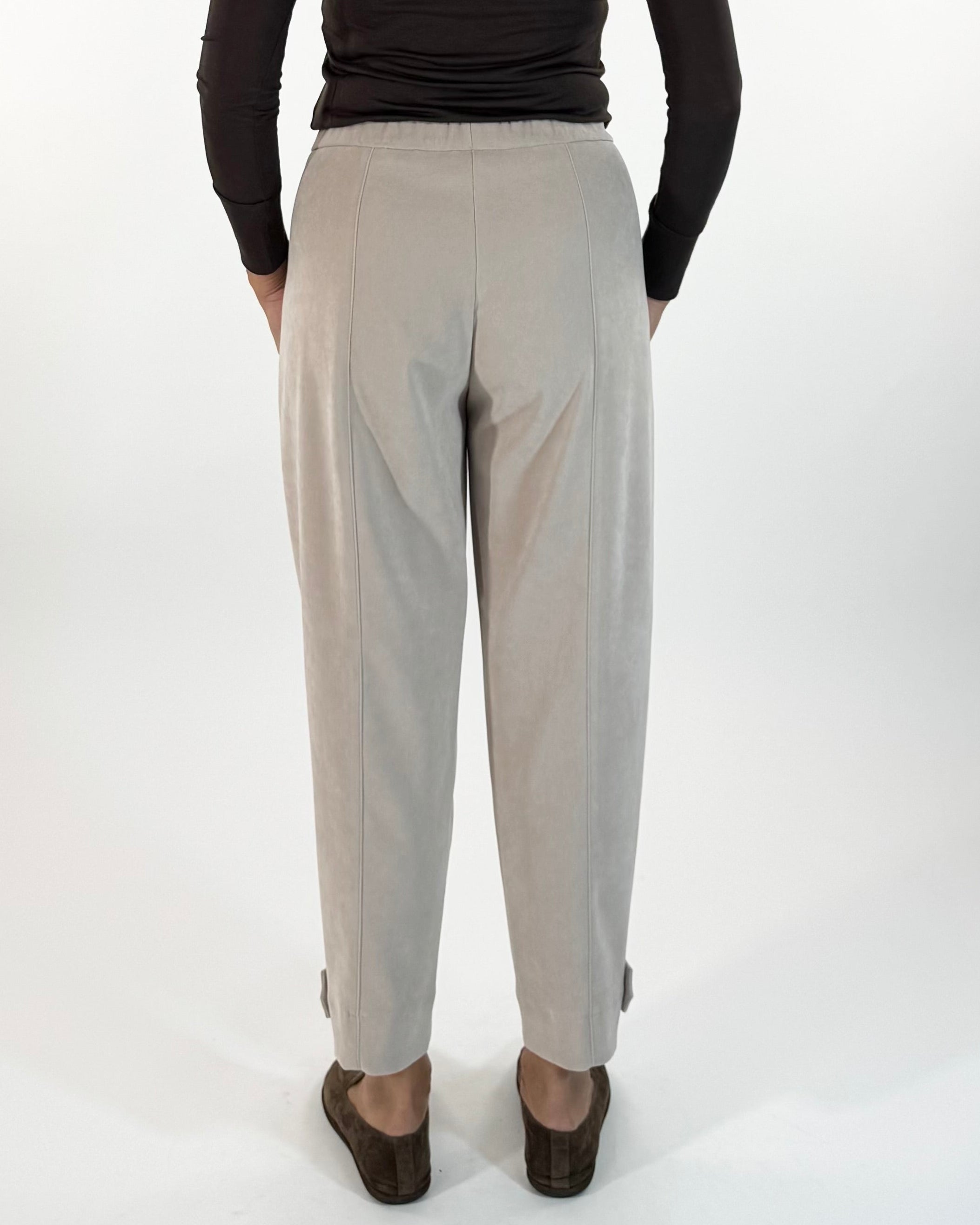 PANTALONE CON BOTTONCINI
