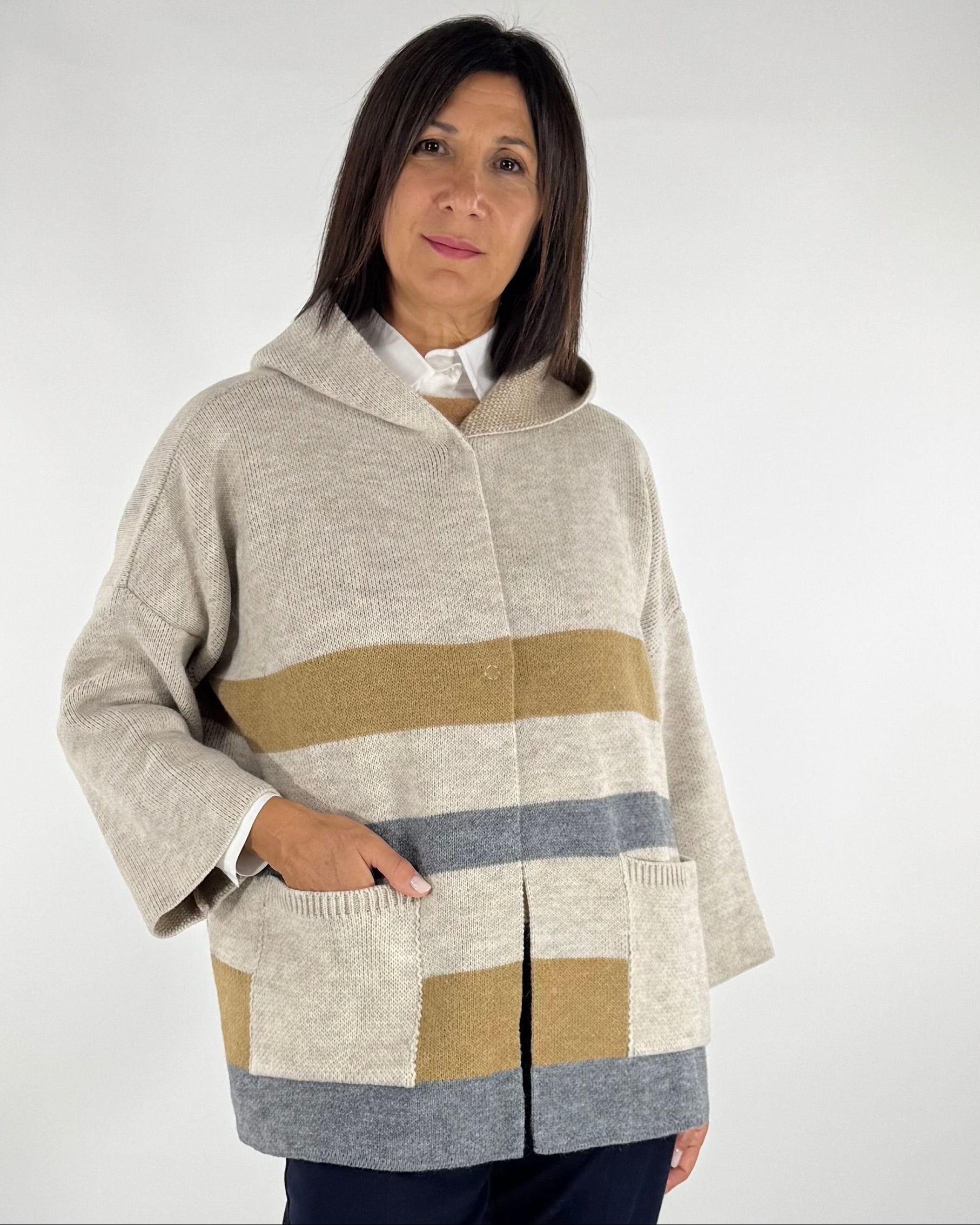 CAPPA MAGLIA CON CAPPUCCIO