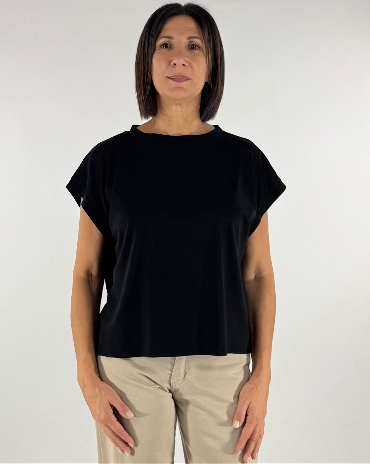 T-SHIRT MANICA SCESA