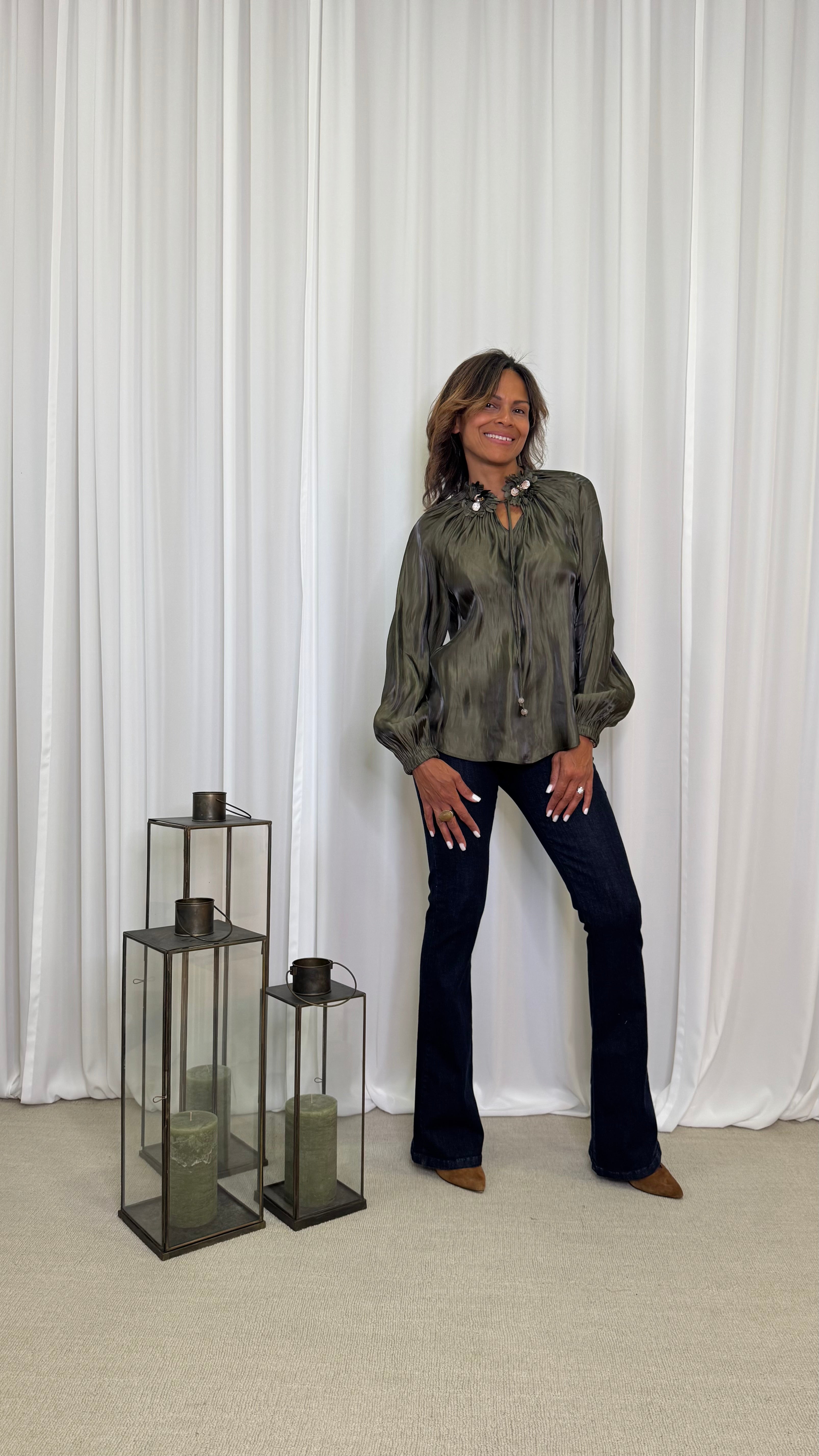 BLUSA CON COLLO FLOREALE ARRICCIATO