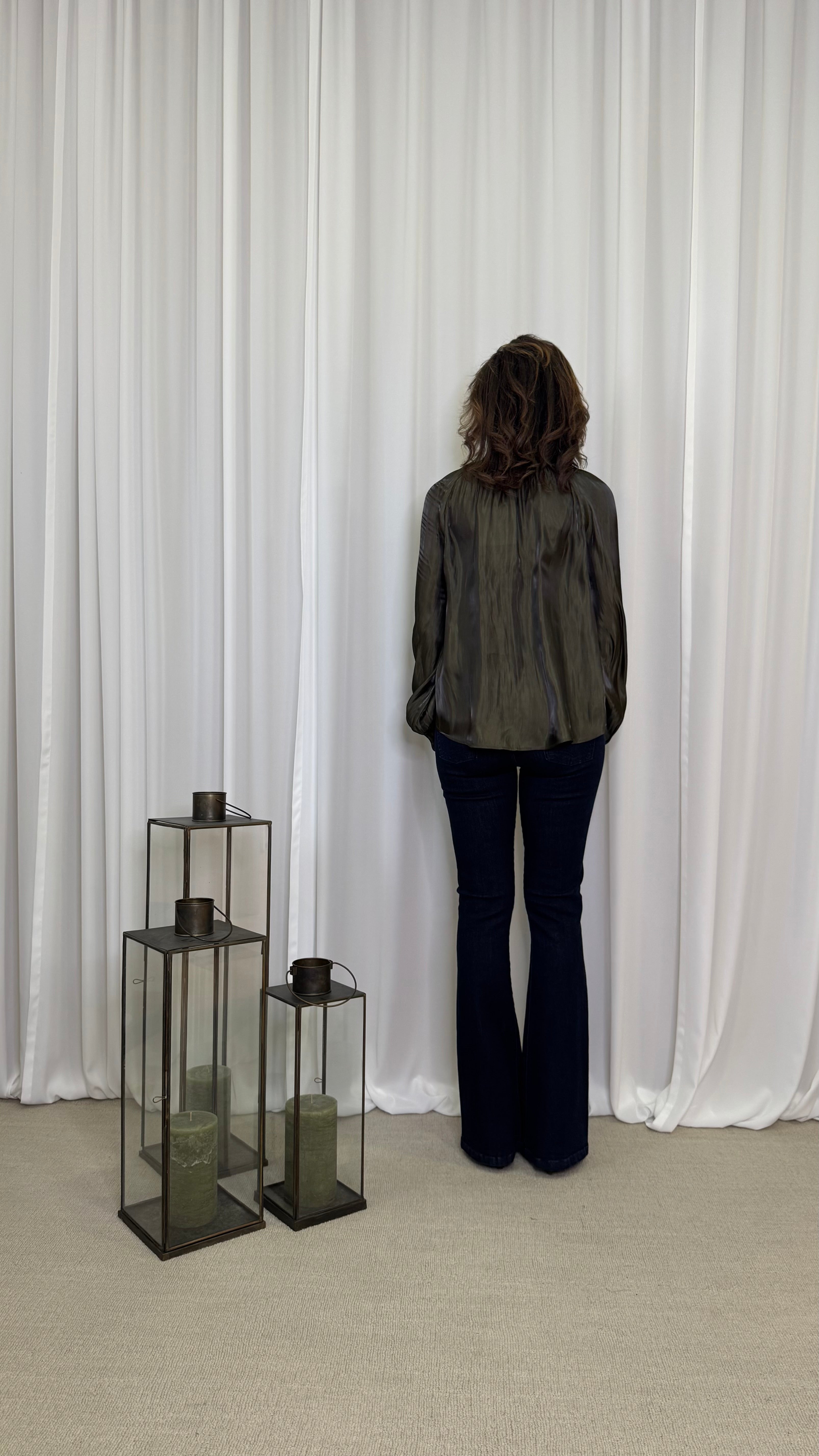 BLUSA CON COLLO FLOREALE ARRICCIATO
