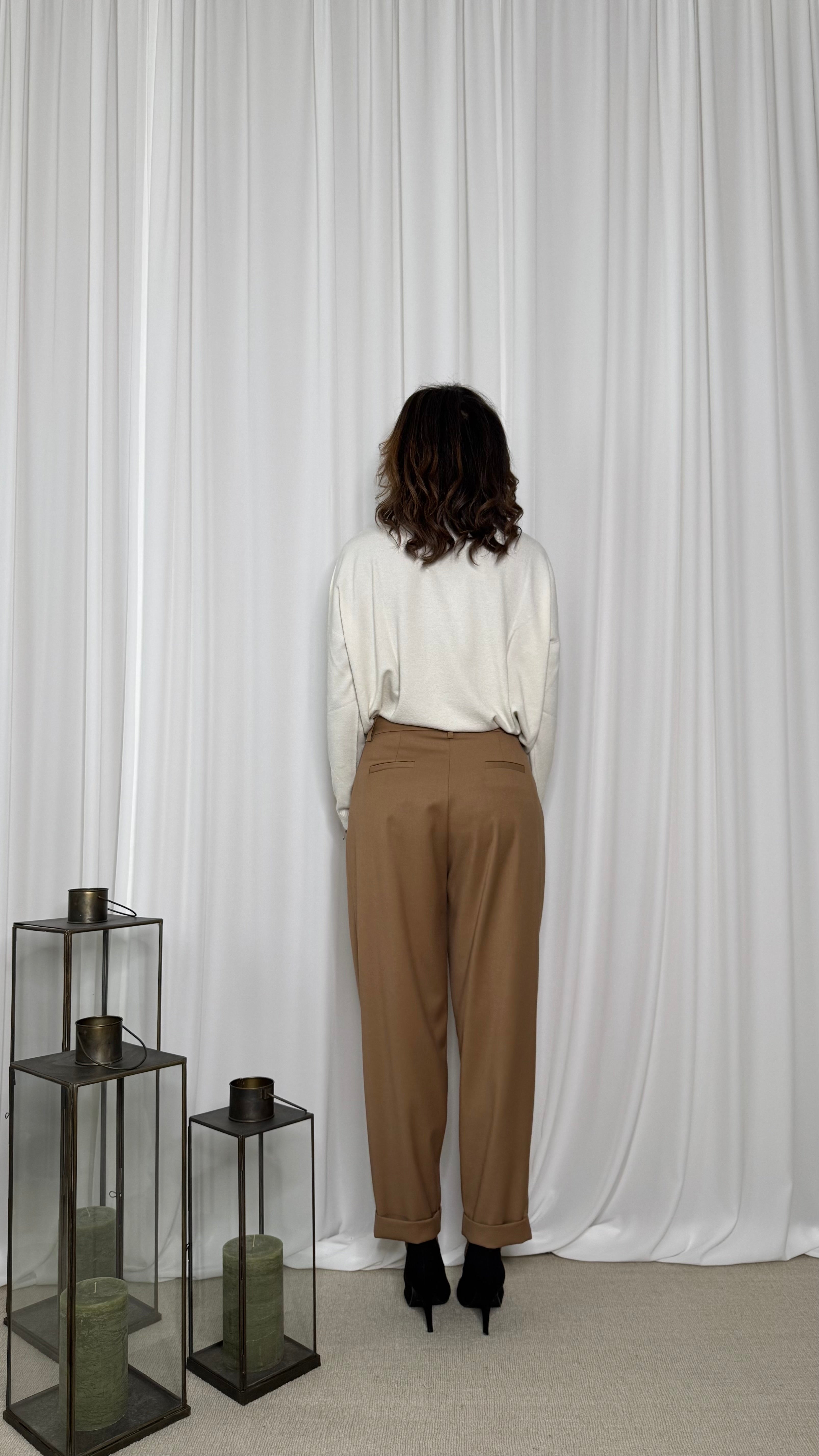 PANTALONE CON PINCES