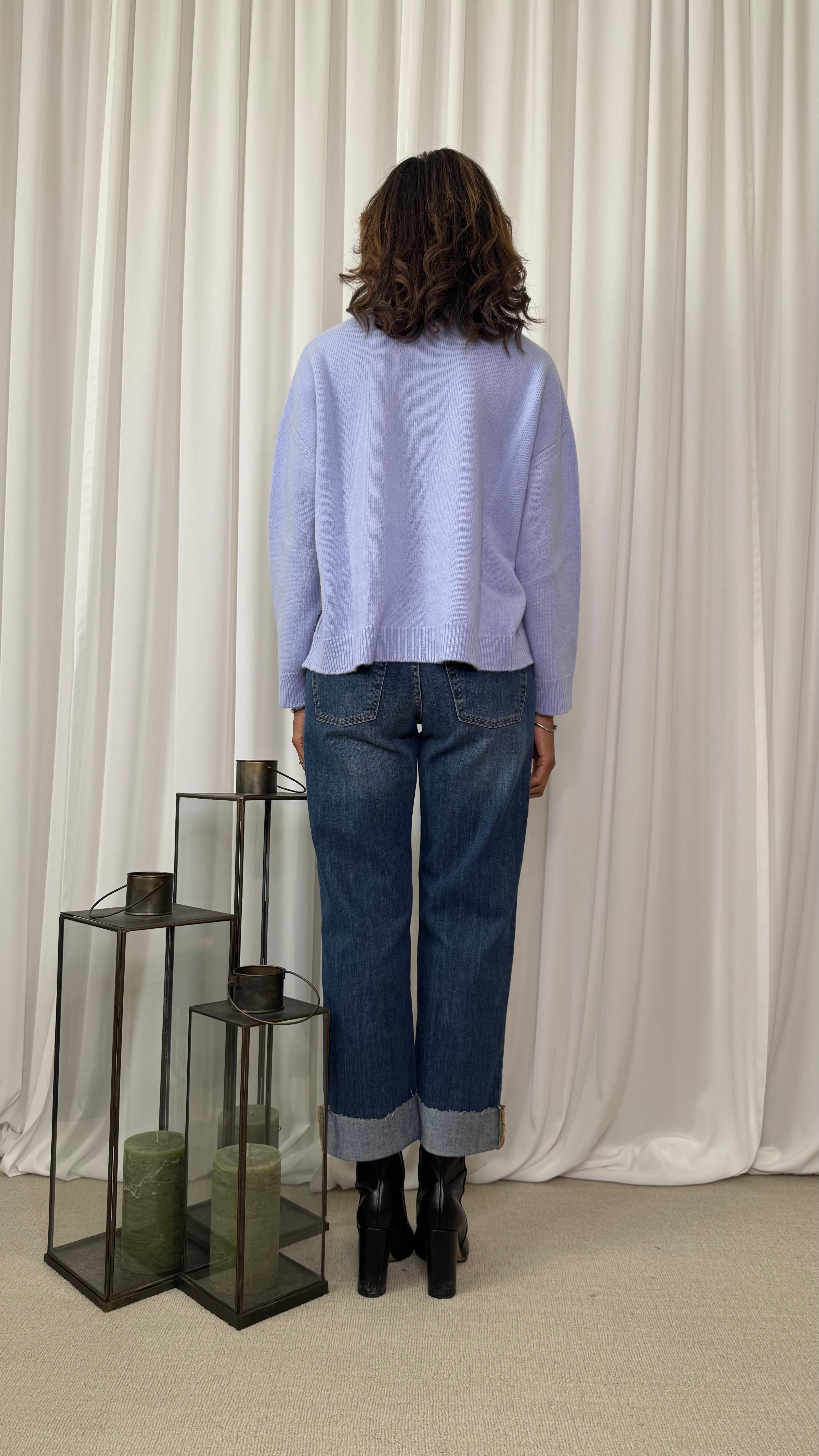 ROUND NECK SWEATER WITH SIDE SEWING DETAIL