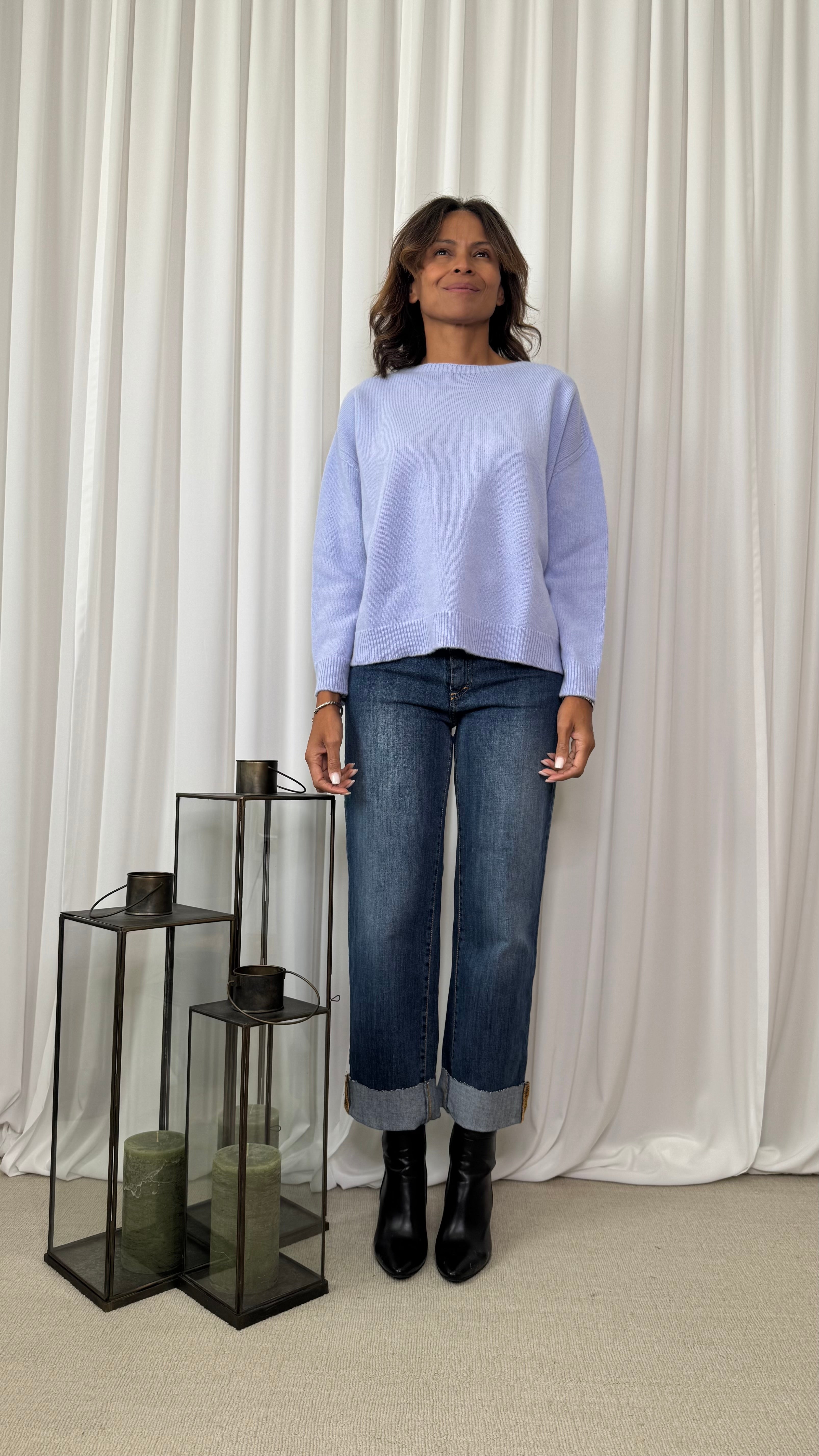 ROUND NECK SWEATER WITH SIDE SEWING DETAIL