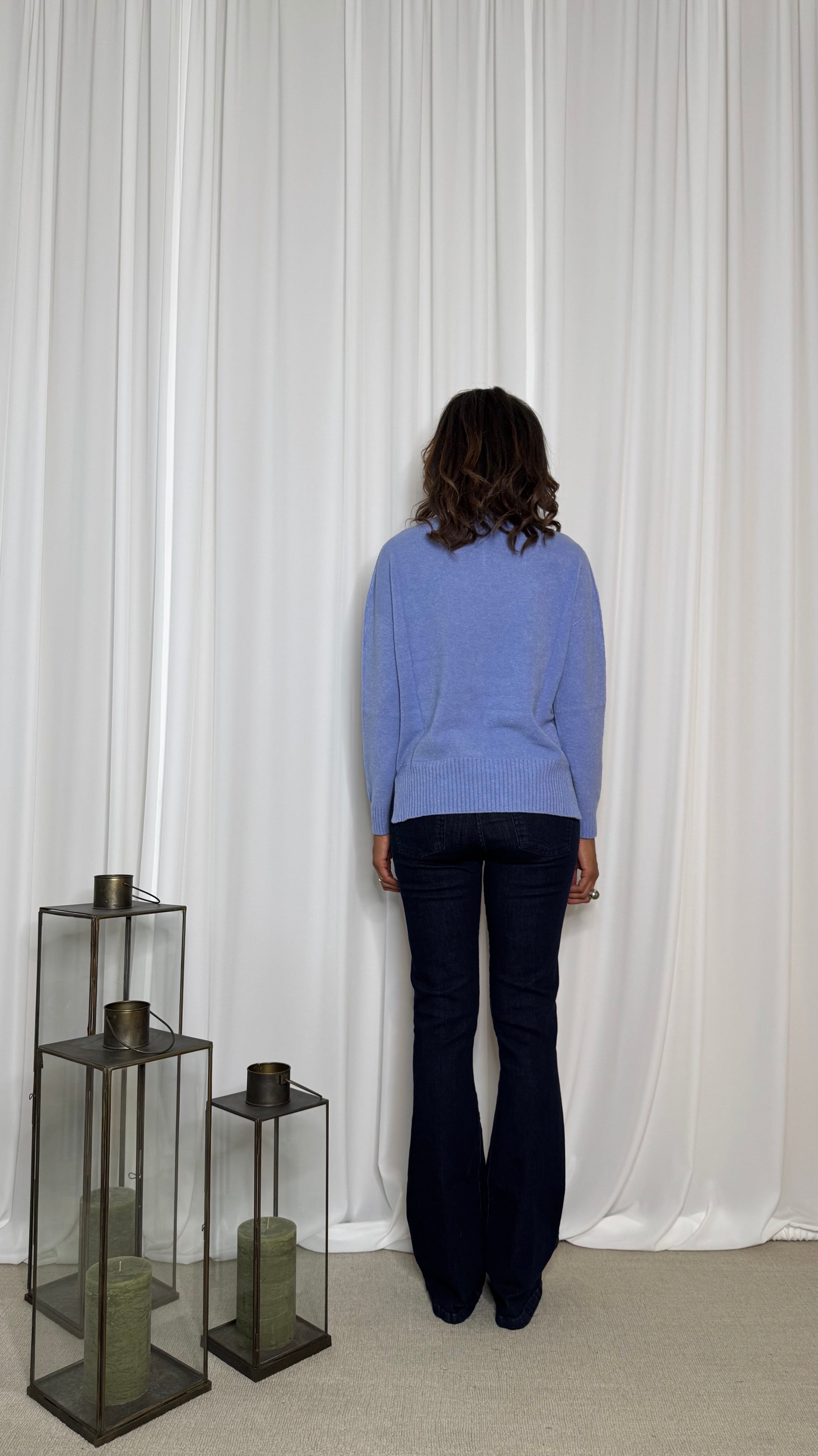 MAGLIA CON SPACCHI LATERALI