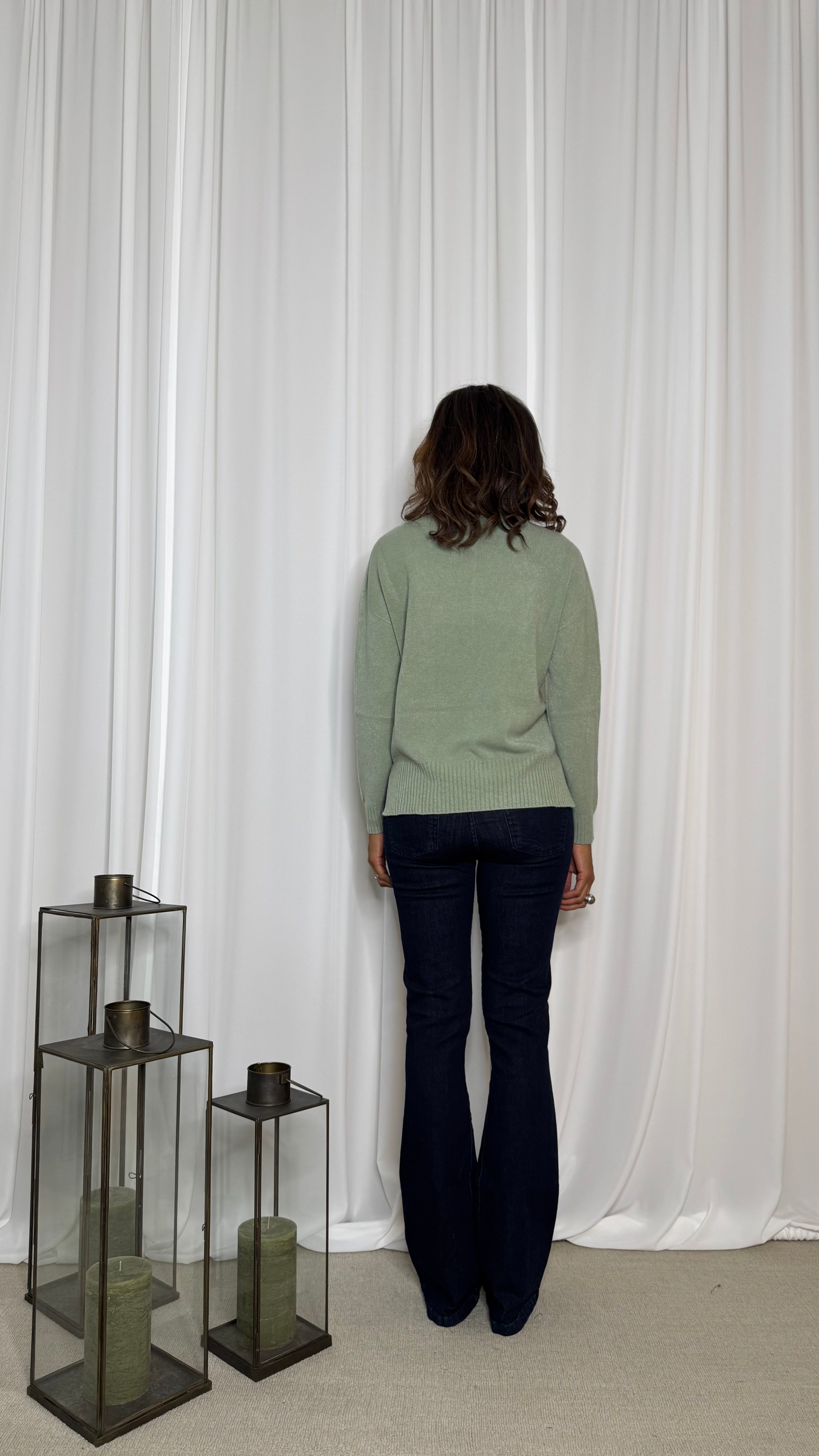 MAGLIA CON SPACCHI LATERALI