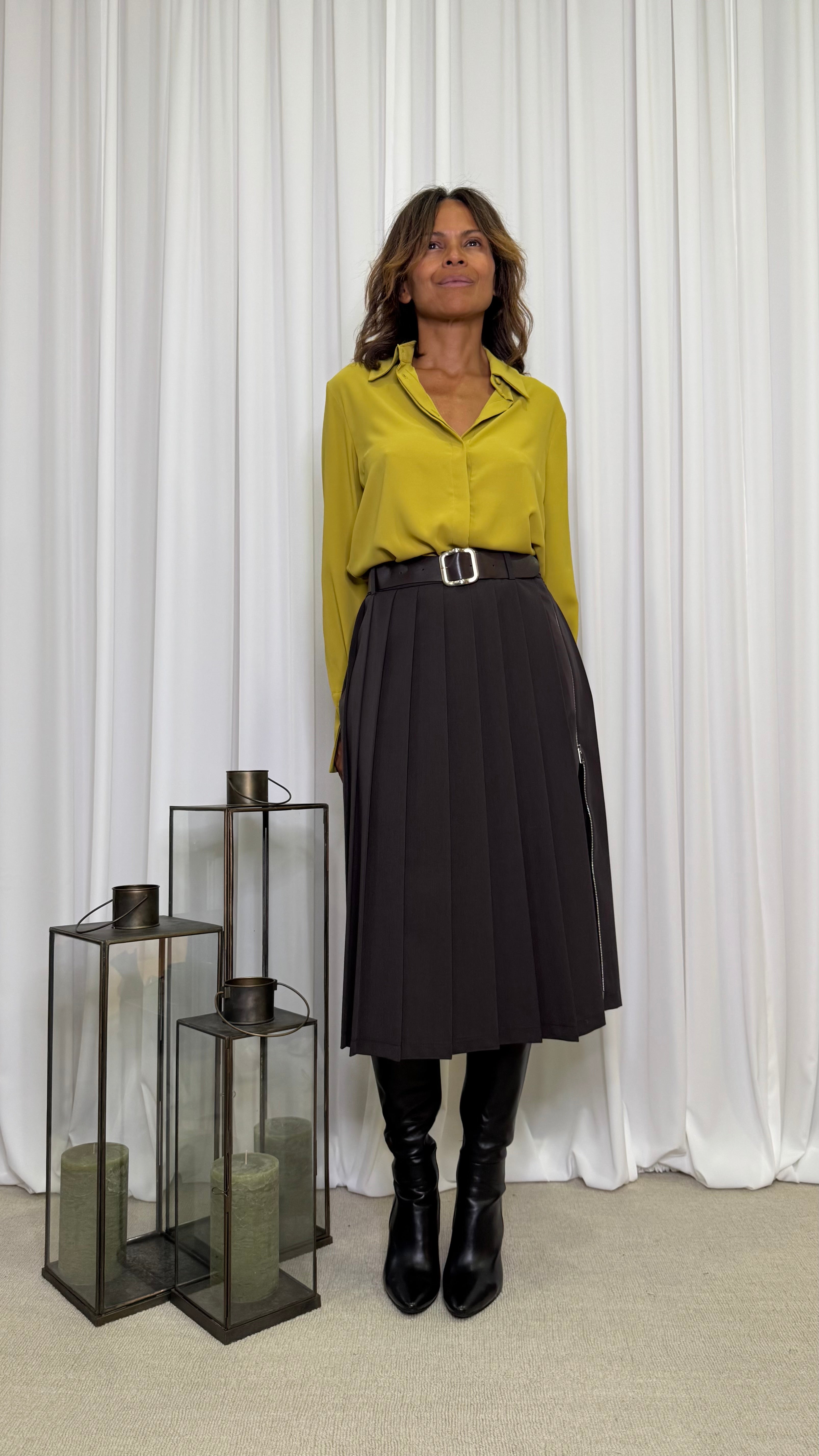 MIDI SKIRT WITH BELT AND SPLIT