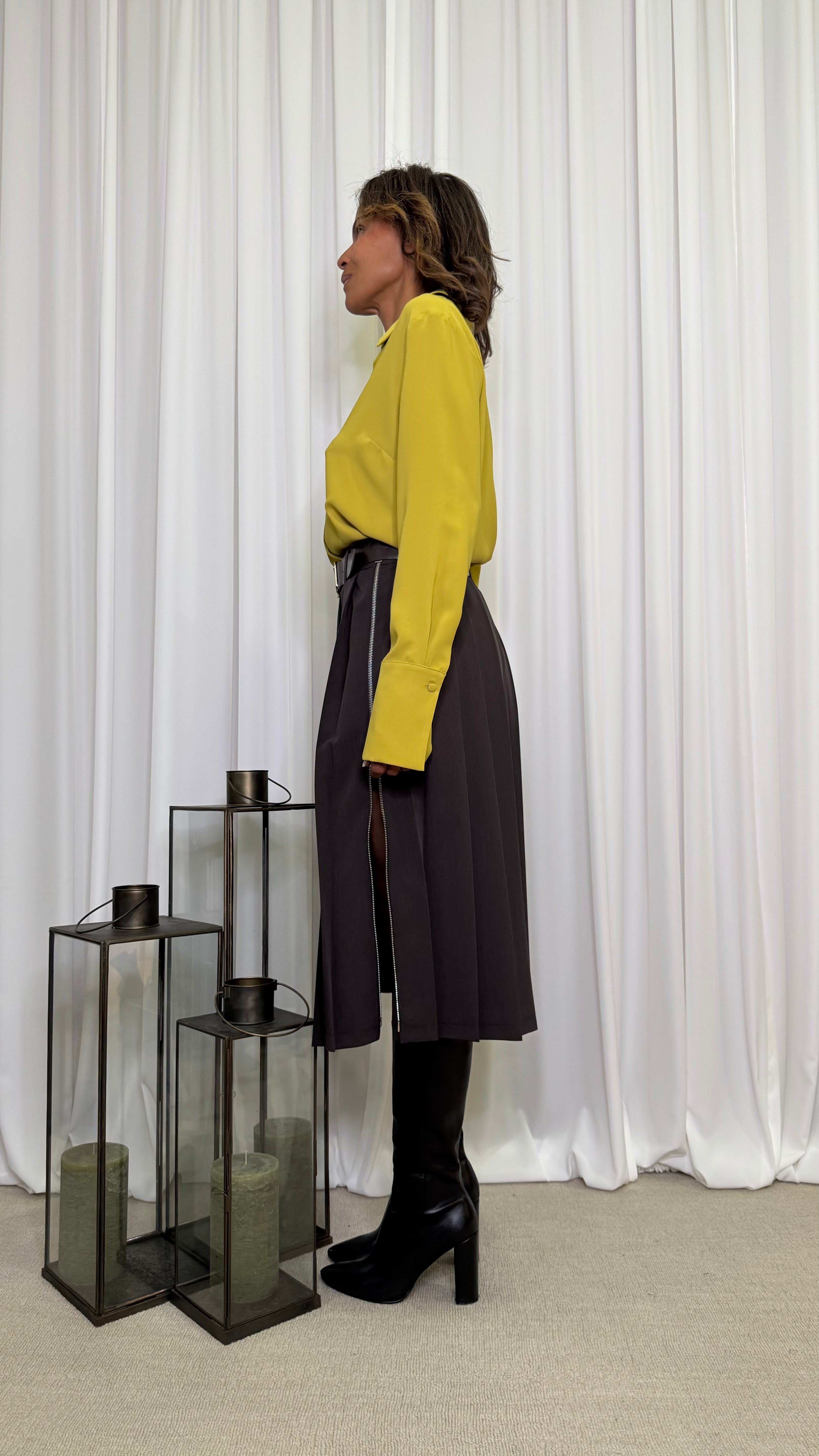 MIDI SKIRT WITH BELT AND SPLIT