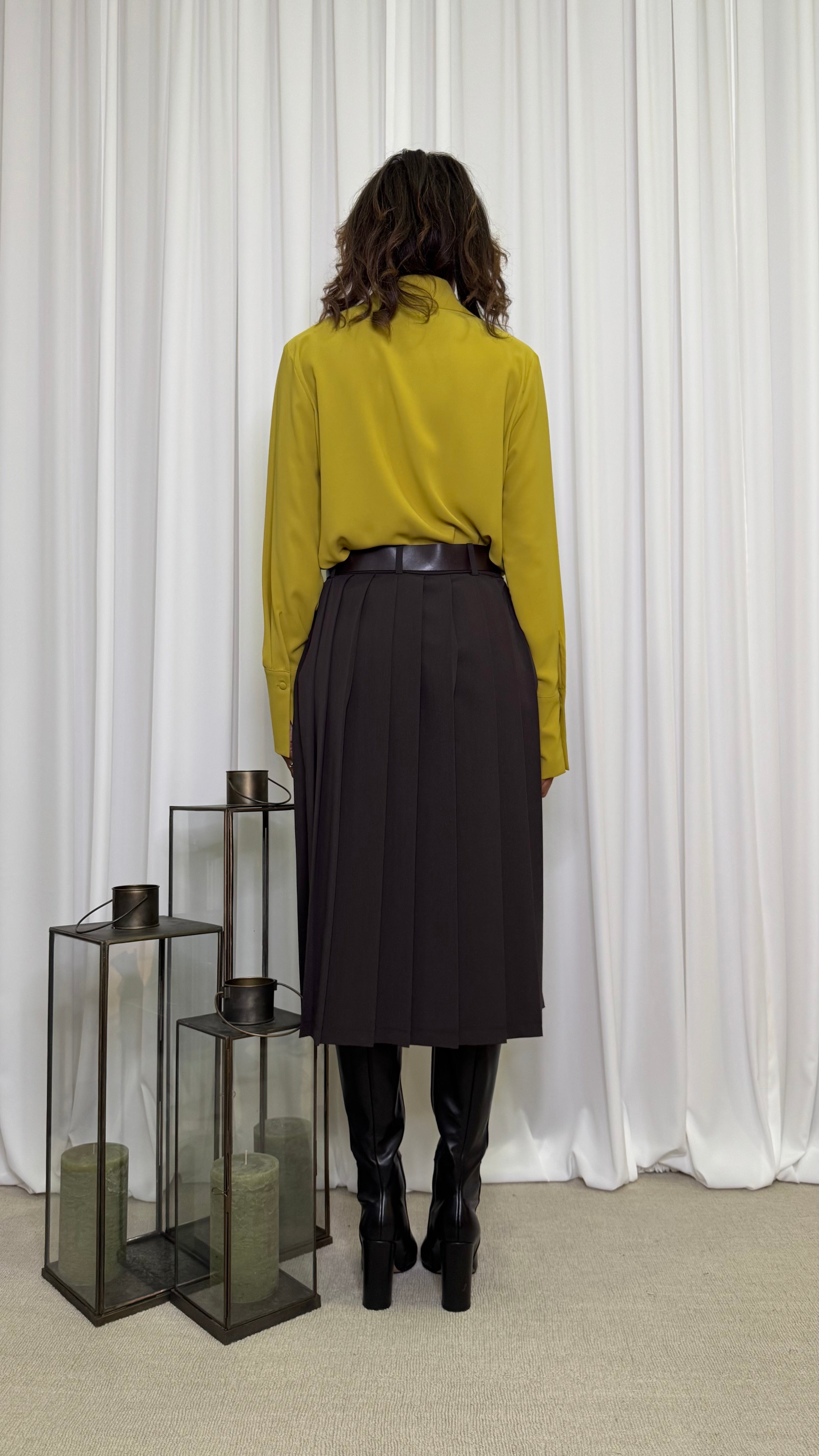 MIDI SKIRT WITH BELT AND SPLIT