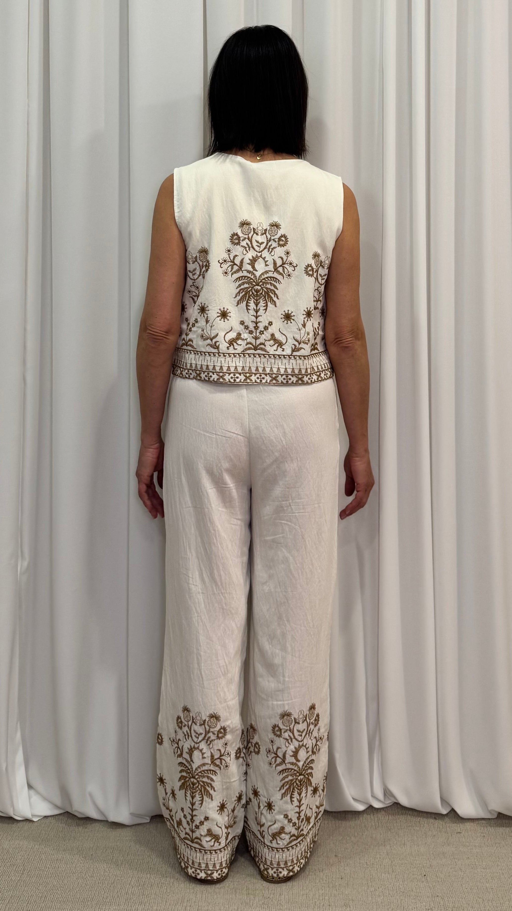 PANTALONE AMPIO CON RICAMO