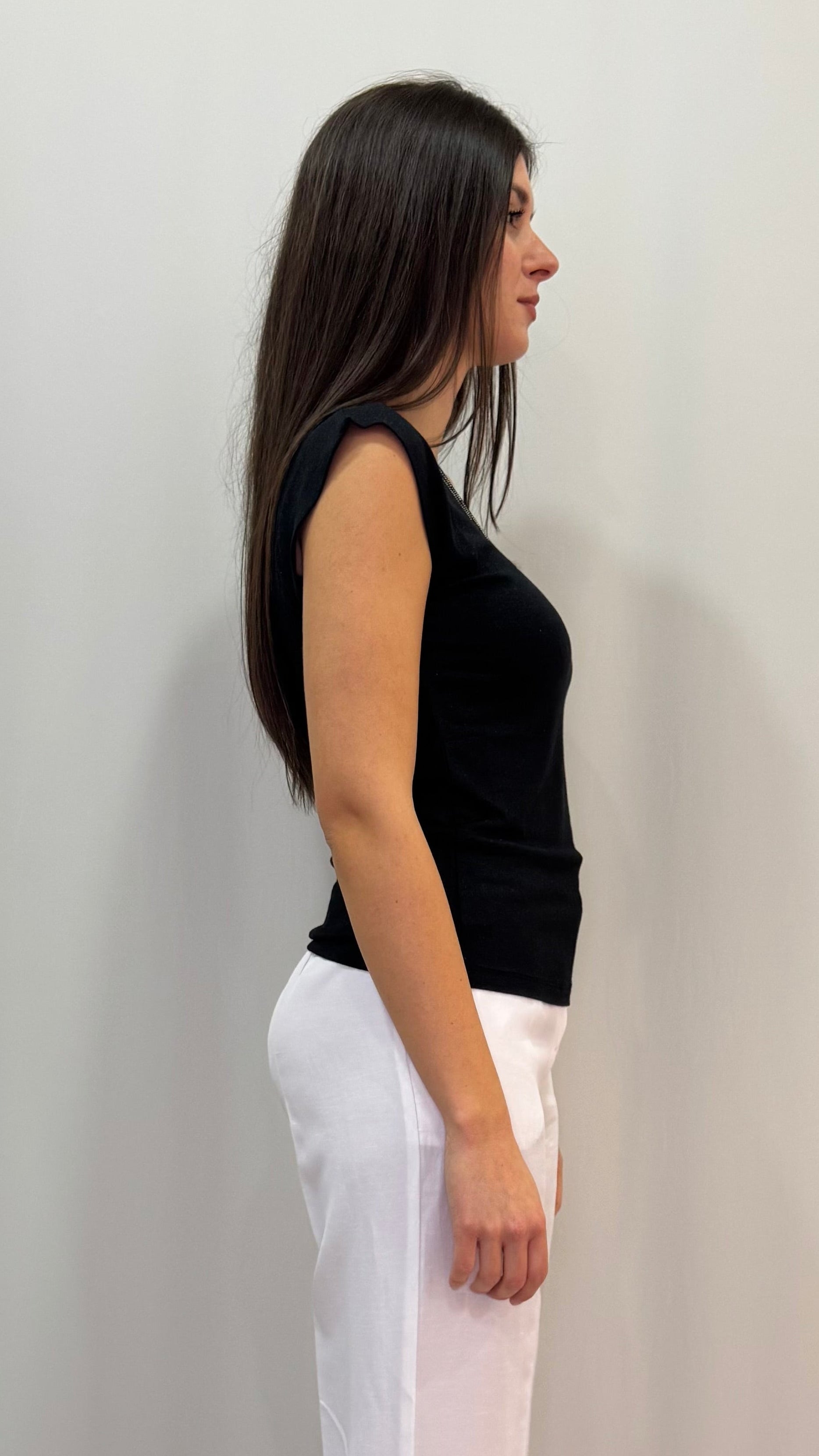 T-SHIRT CON COLLO PROFILATO