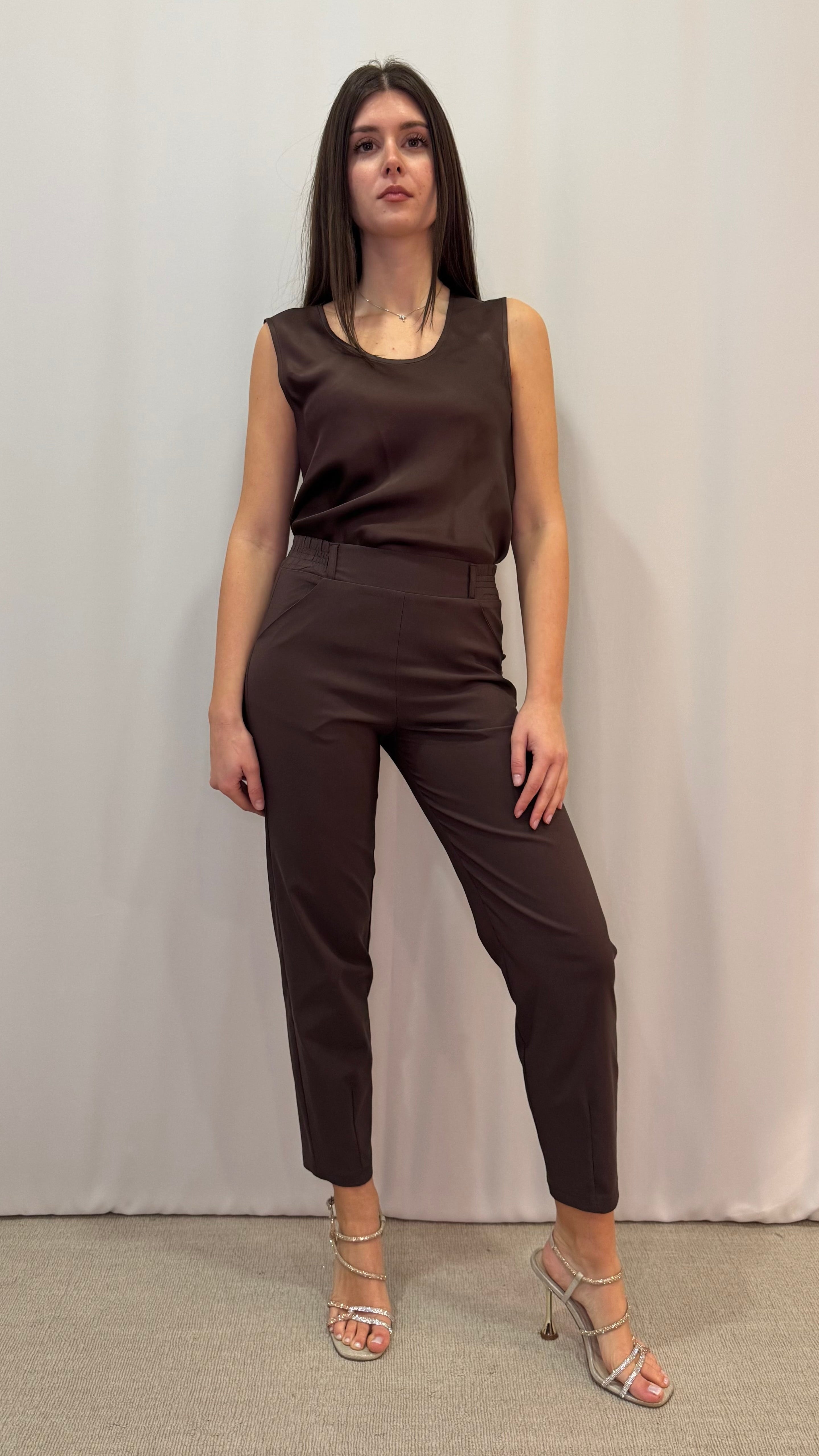 PANTALONE CON FONDO SAGOMATO