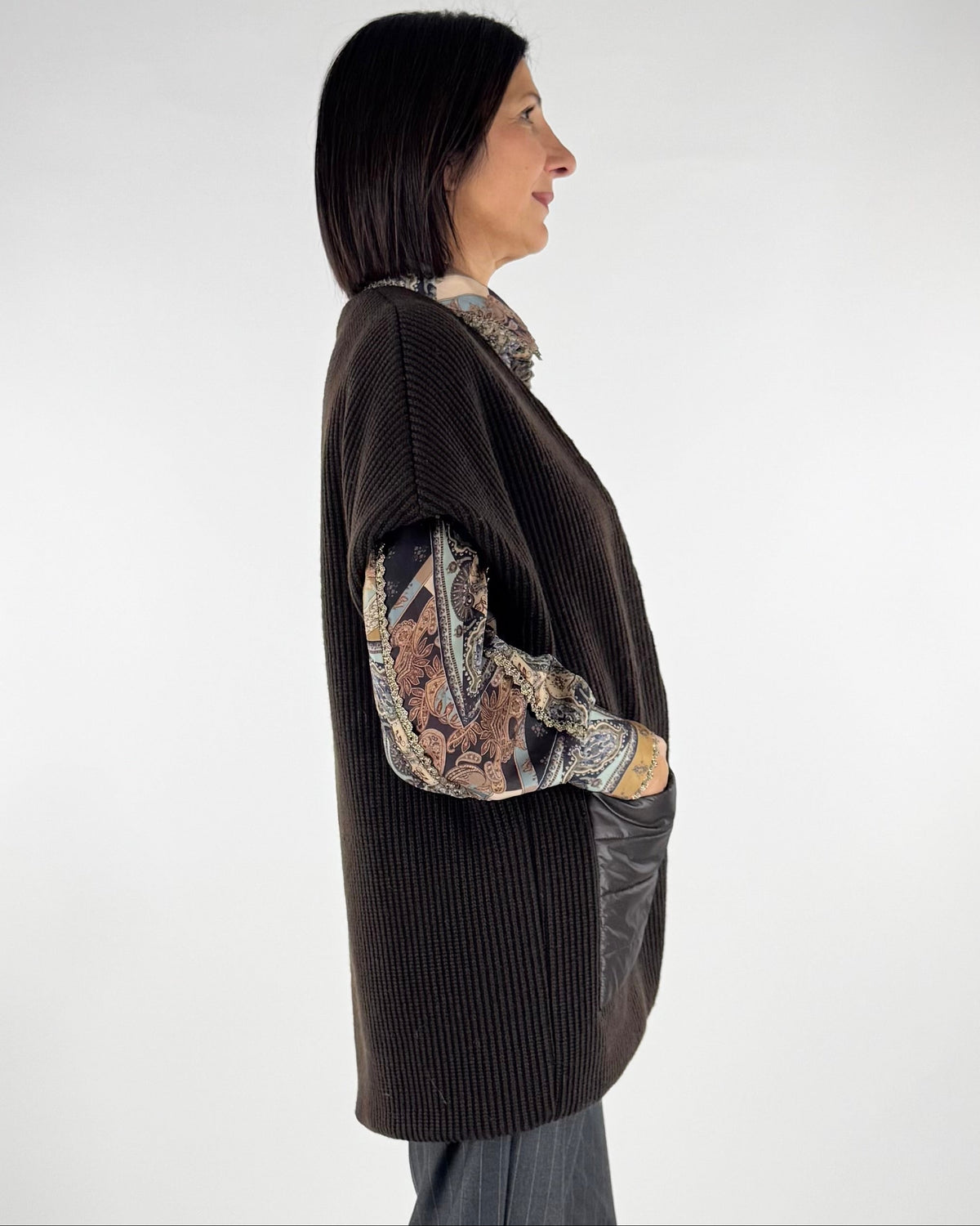 GILET CON PARTICOLARI TASCONI IN PIUMINO