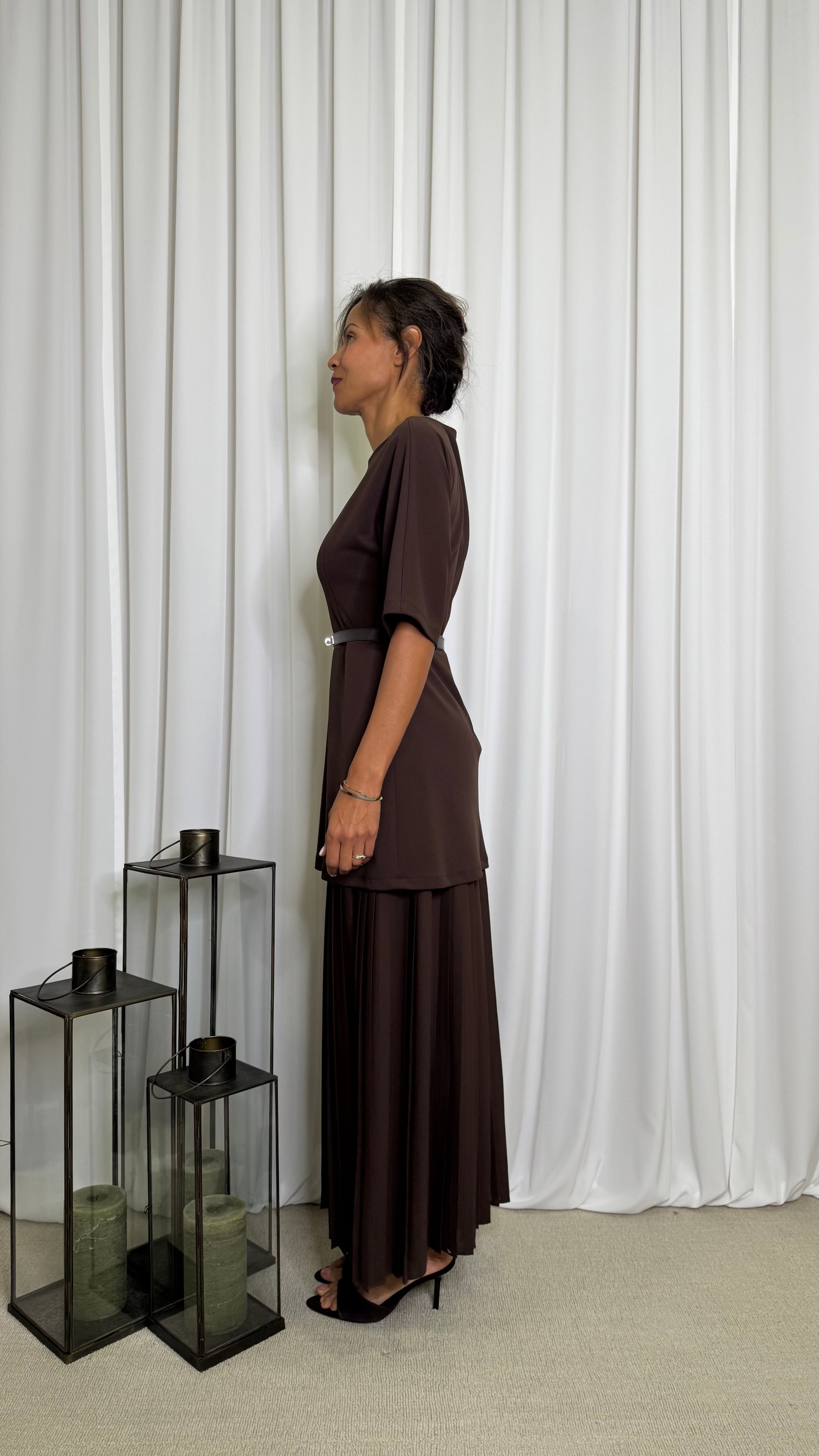 ABITO LUNGO CON CINTURA E GONNA PLISSE'