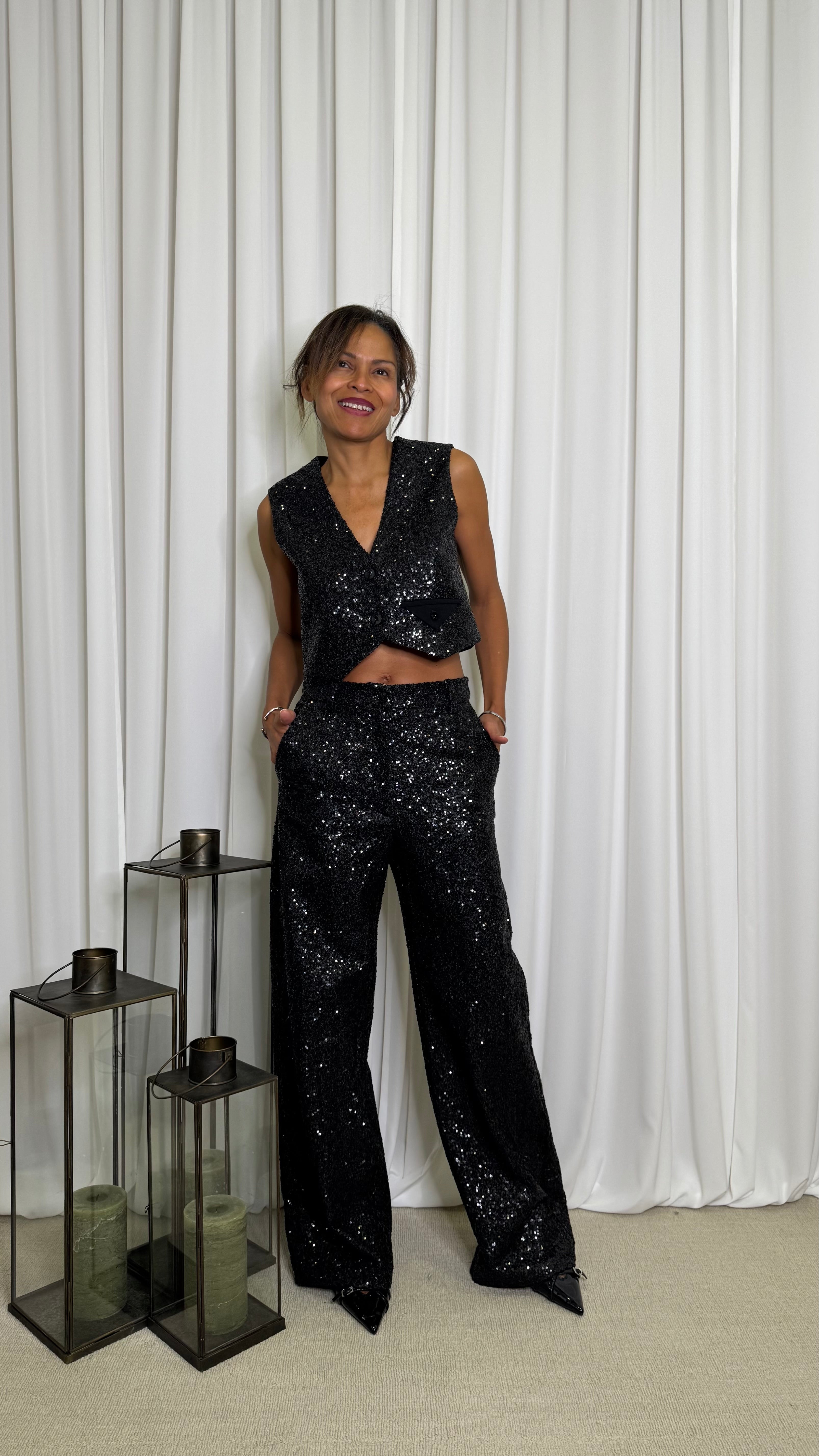 GILET CON PAILLETTES E CHIUSURA A BOTTONI