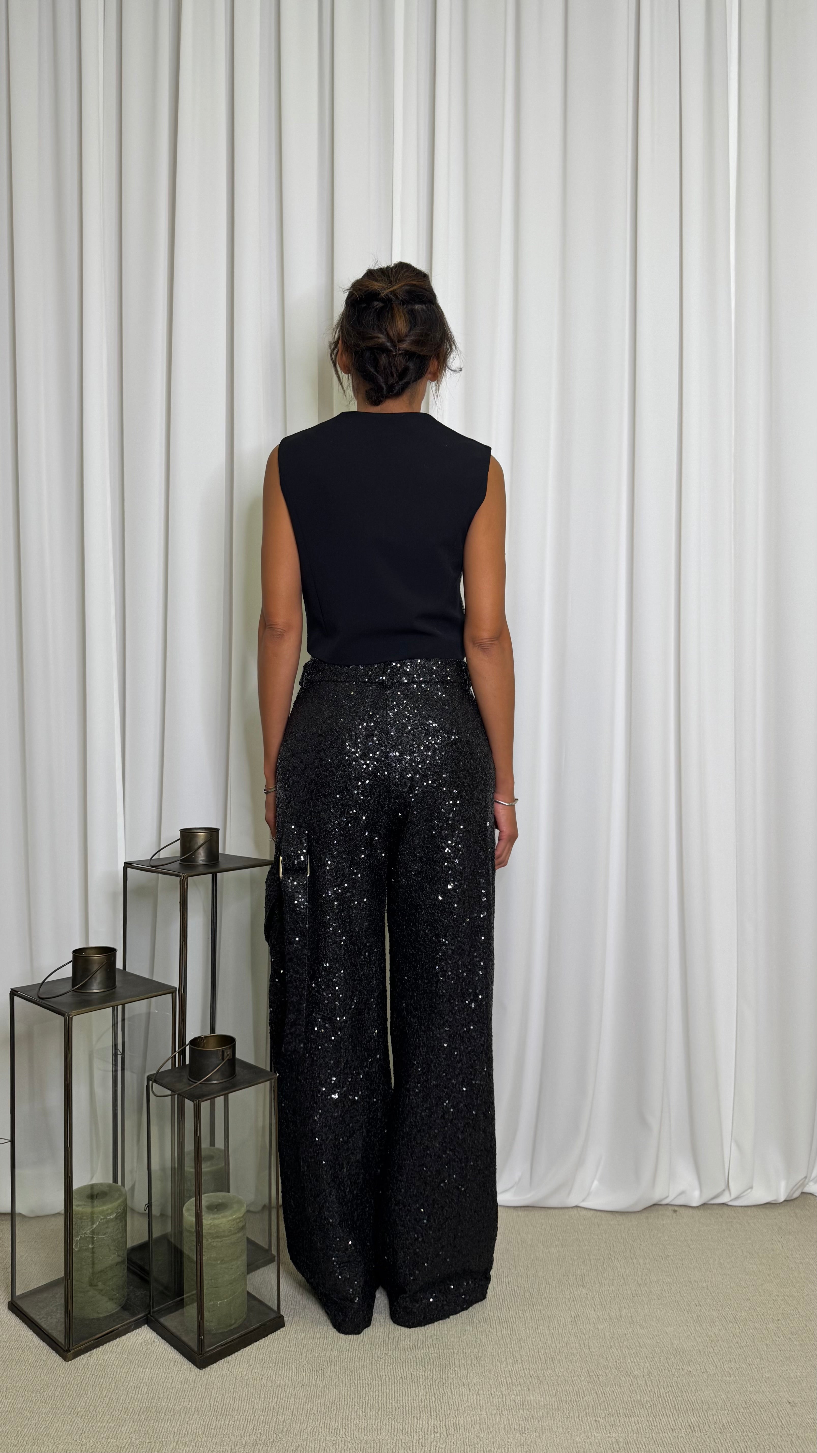 GILET CON PAILLETTES E CHIUSURA A BOTTONI