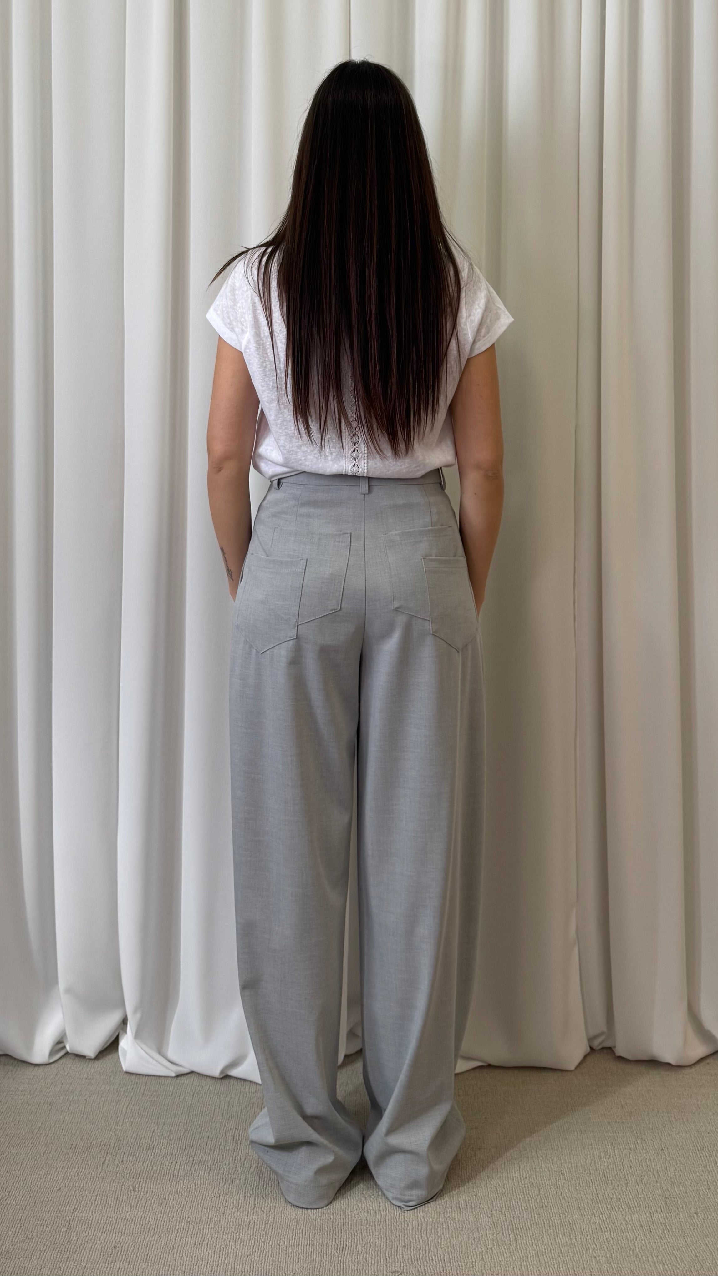 PANTALONE AMPIO CON PINCES