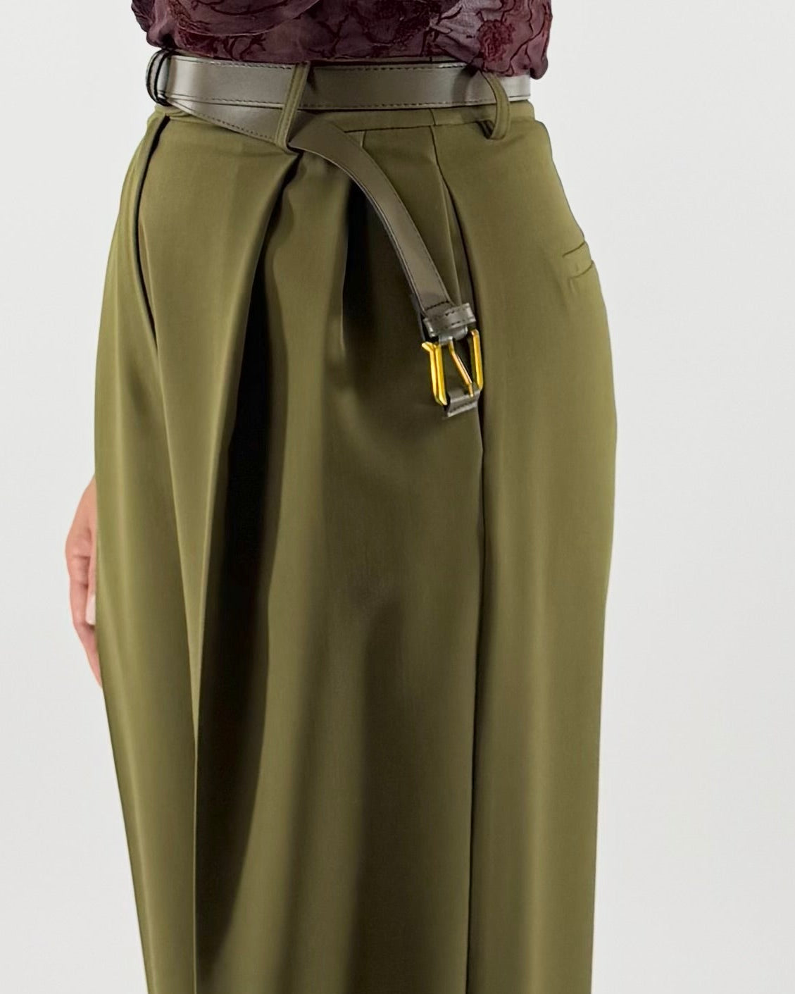 PANTALONE CON PINCES