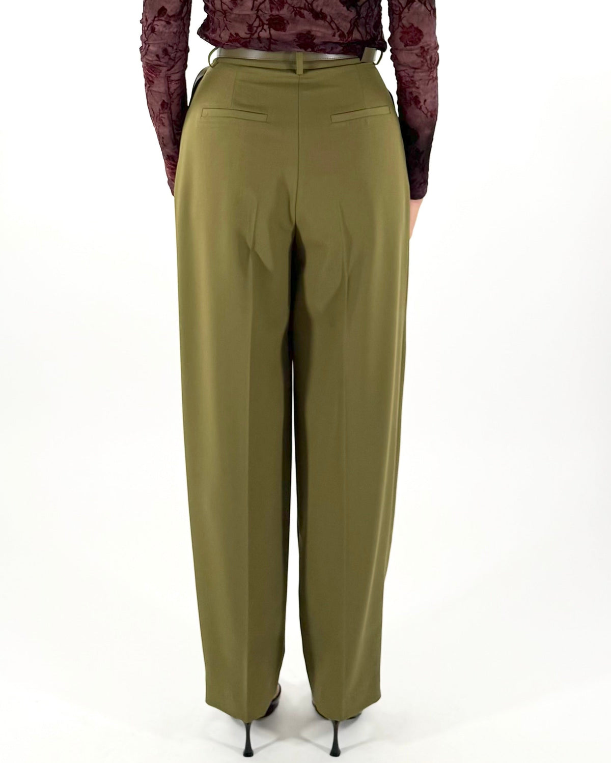 PANTALONE CON PINCES