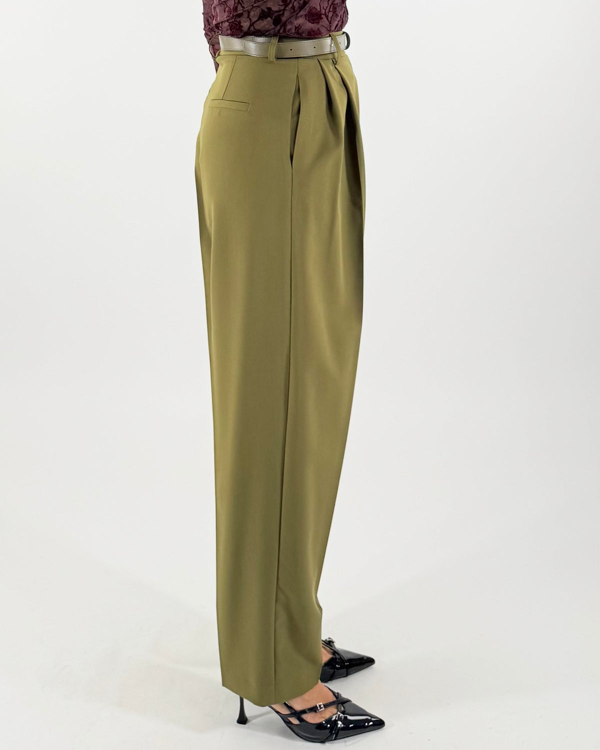 PANTALONE CON PINCES