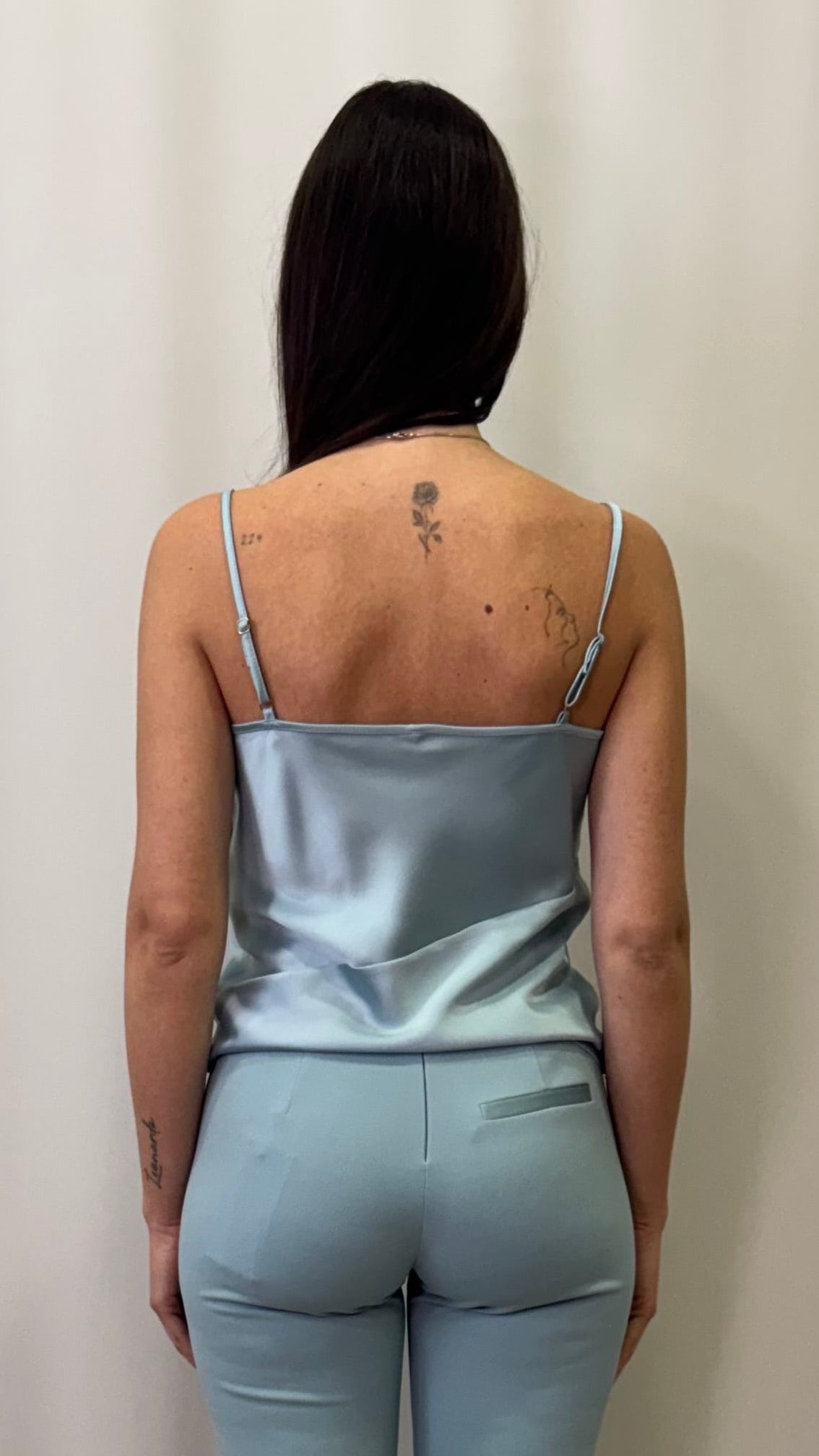 TOP CON SPALLINE SOTTILI