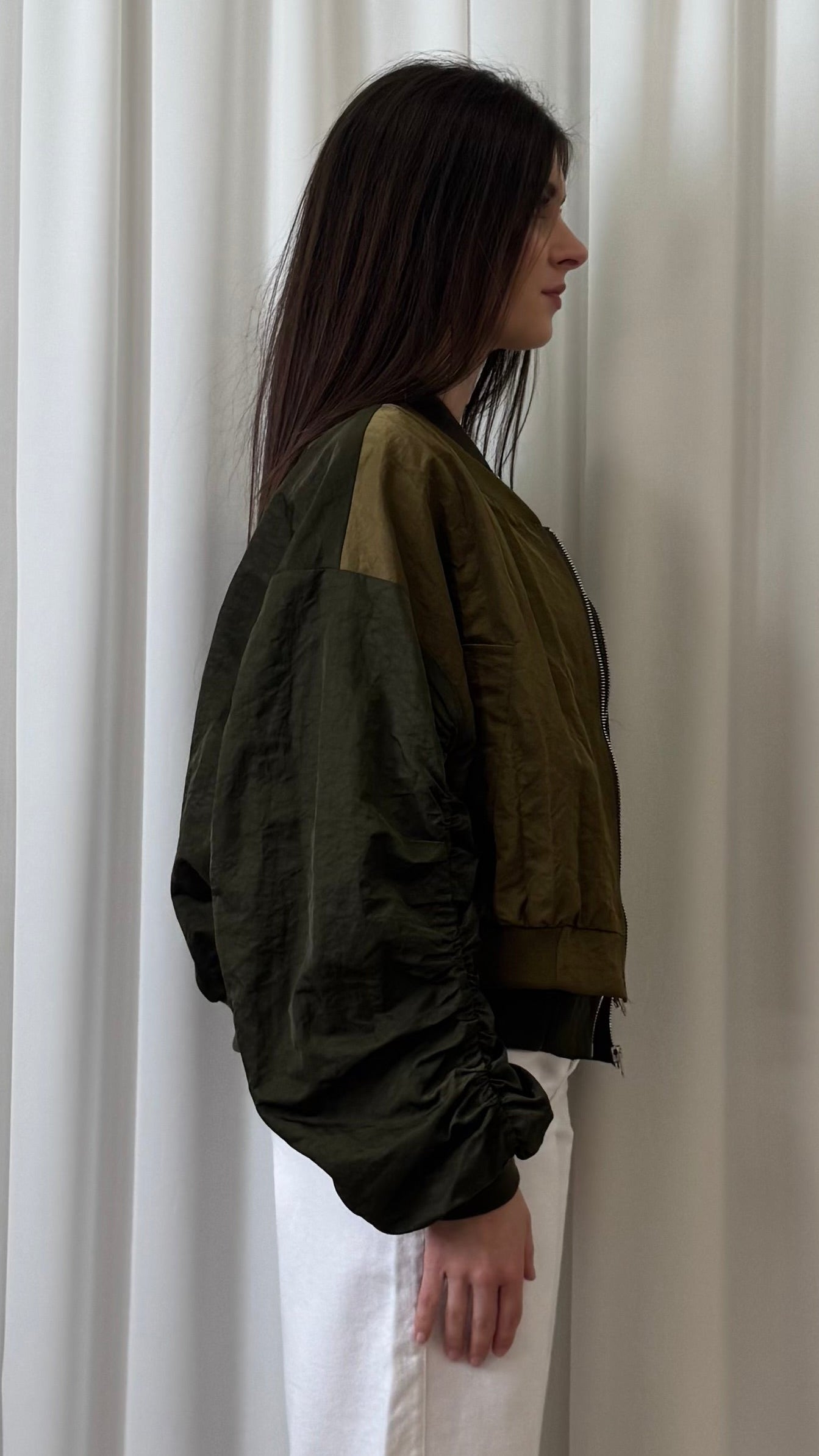 BOMBER CON MANICHE ARRICCIATE