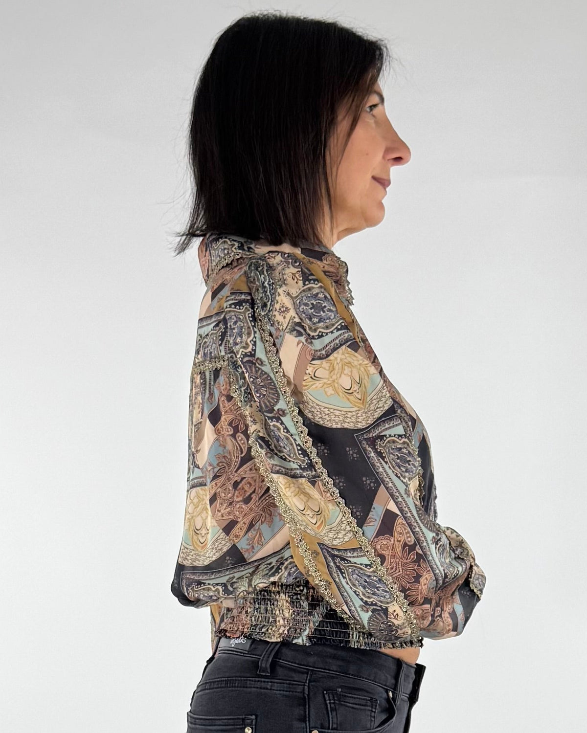 CAMICIA CON ELASTICO SUL FONDO