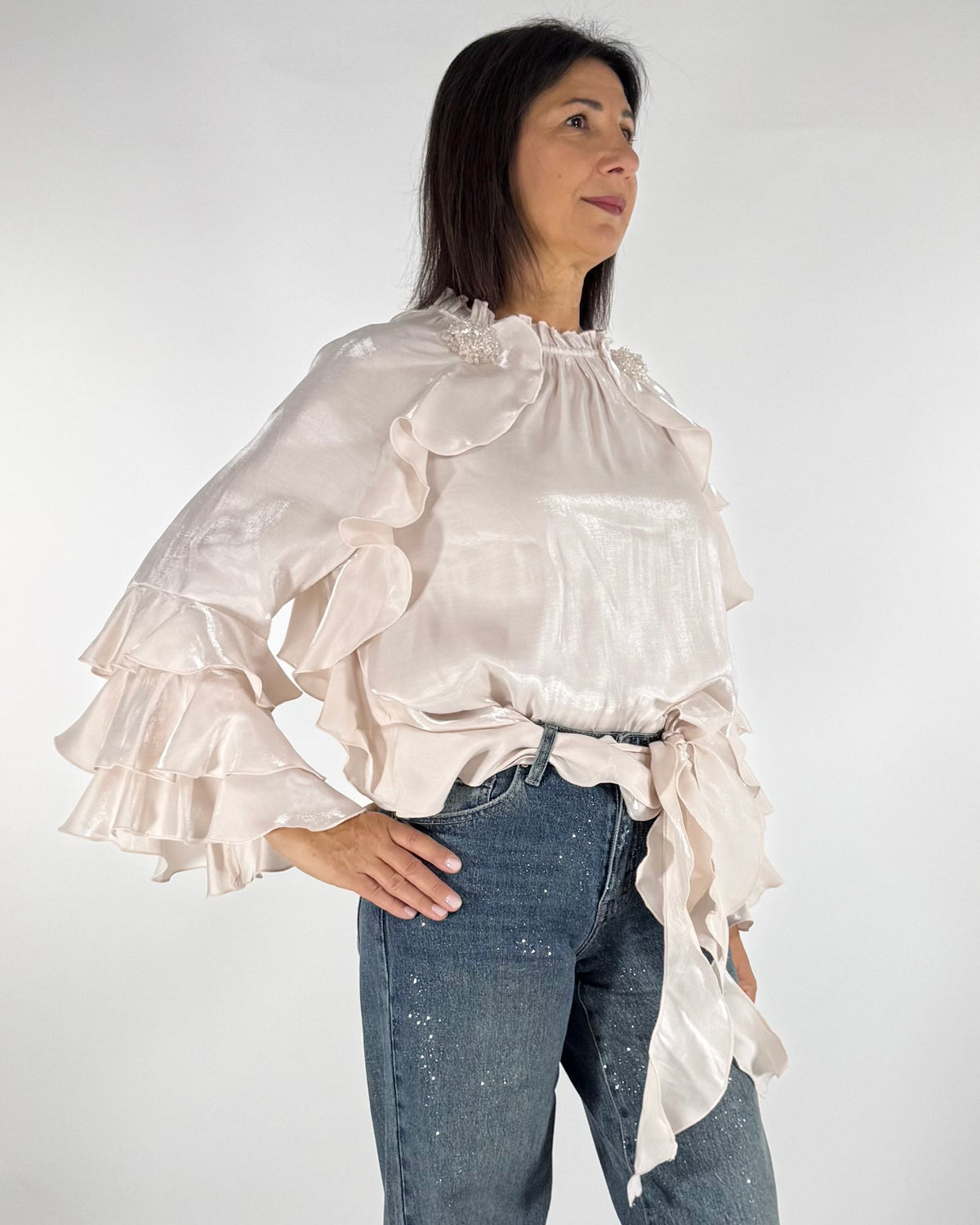 BLUSA CON VOLANT