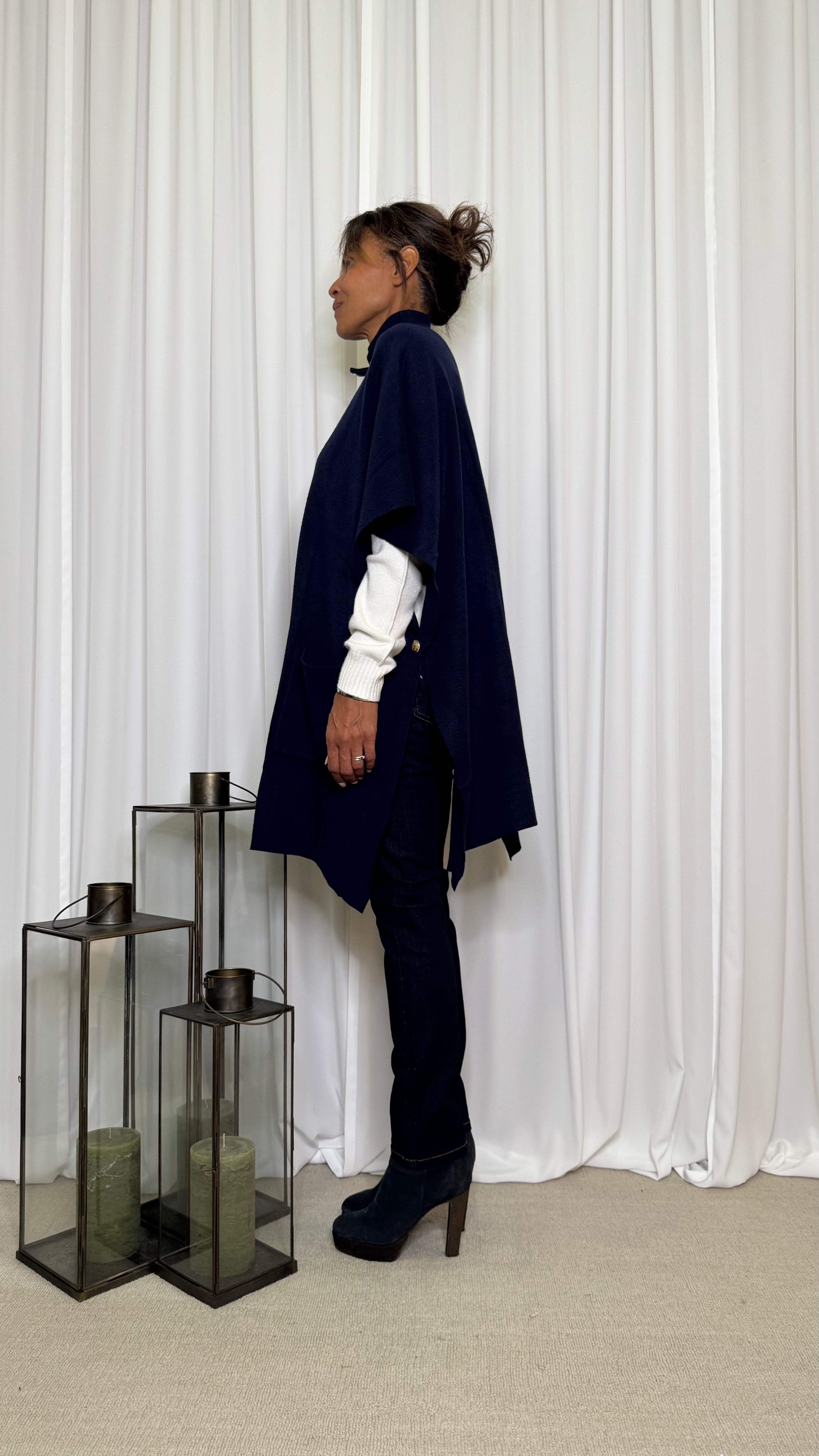 CAPE WITH GOLDEN BUTTONS
